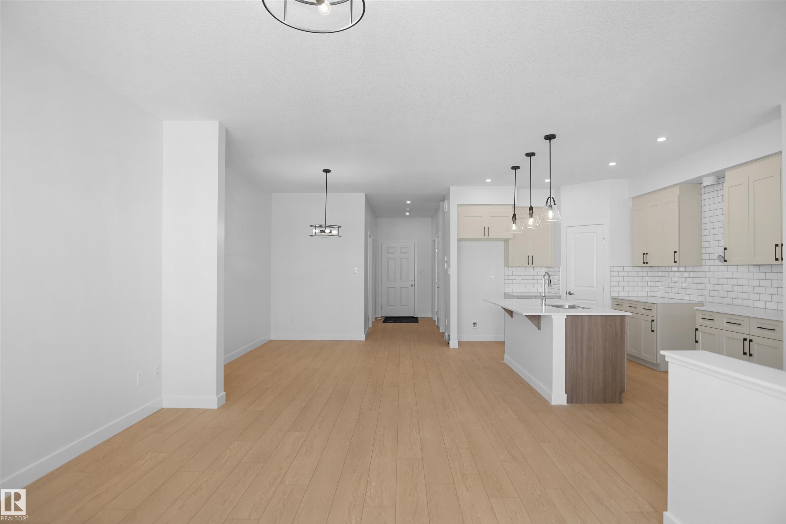17510 5A Street, Edmonton, AB - Indoor Photo Showing Kitchen With Upgraded Kitchen