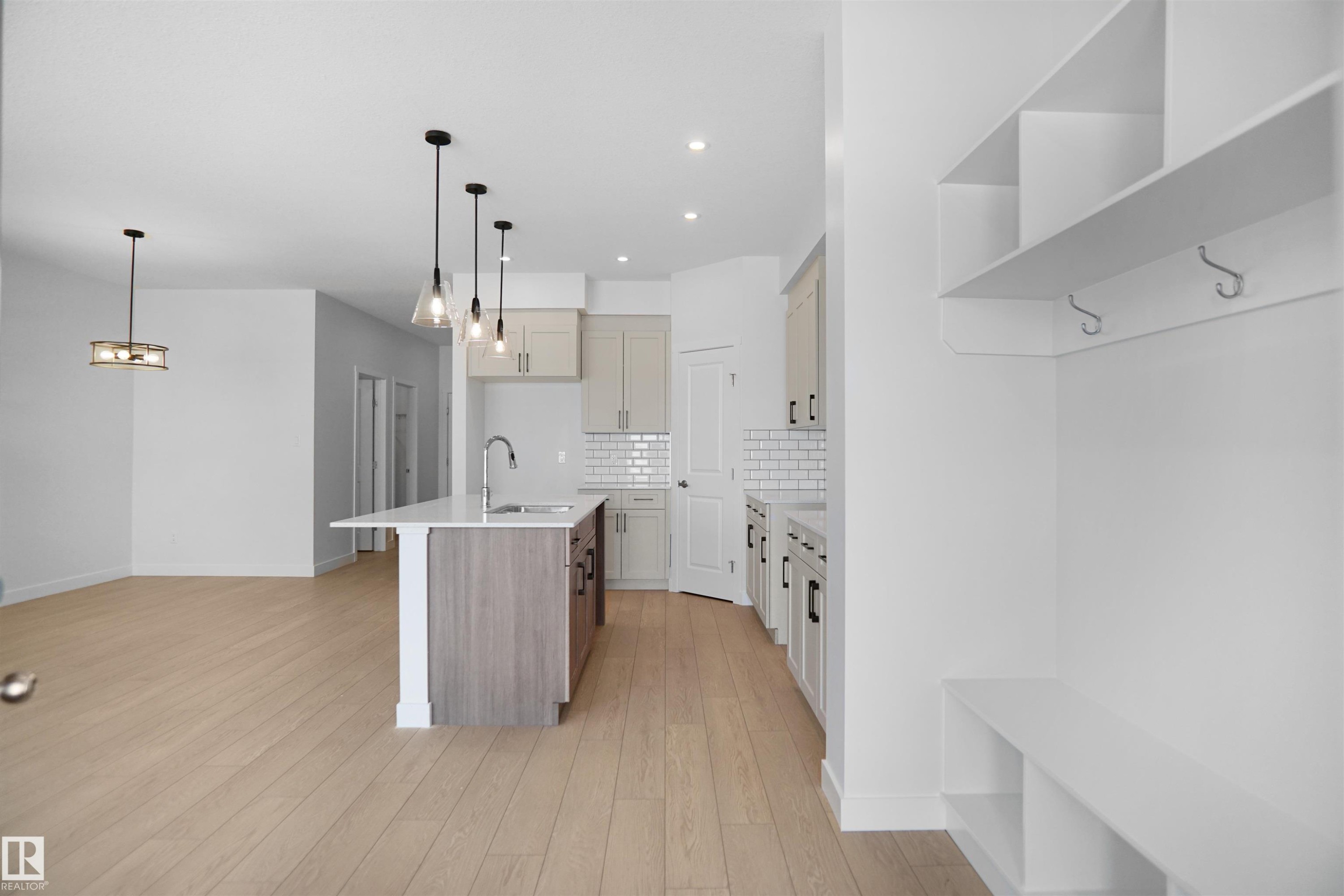 17510 5A Street, Edmonton, AB - Indoor Photo Showing Kitchen With Upgraded Kitchen