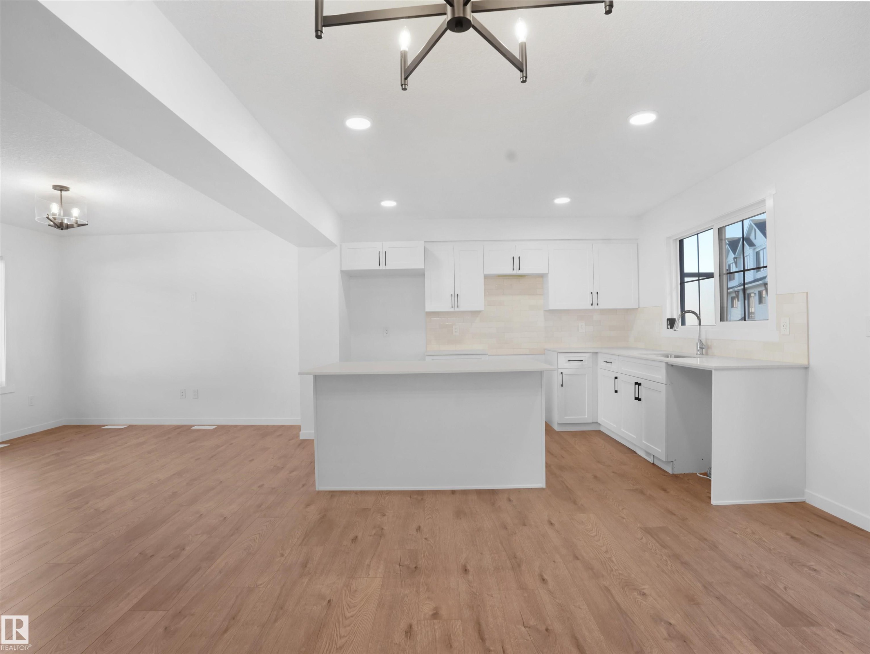 67 525 Secord Boulevard, Edmonton, AB - Indoor Photo Showing Kitchen