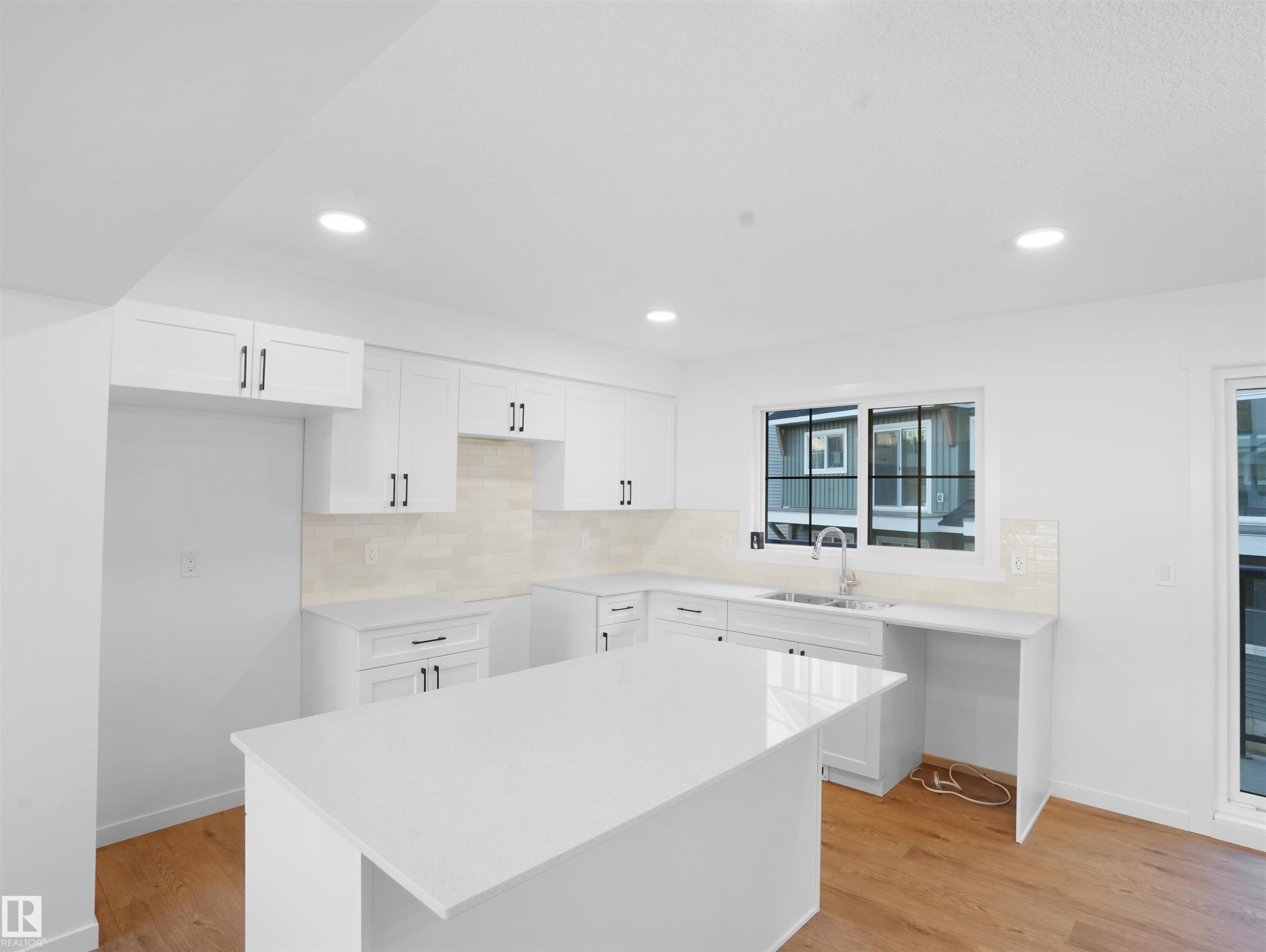 67 525 Secord Boulevard, Edmonton, AB - Indoor Photo Showing Kitchen