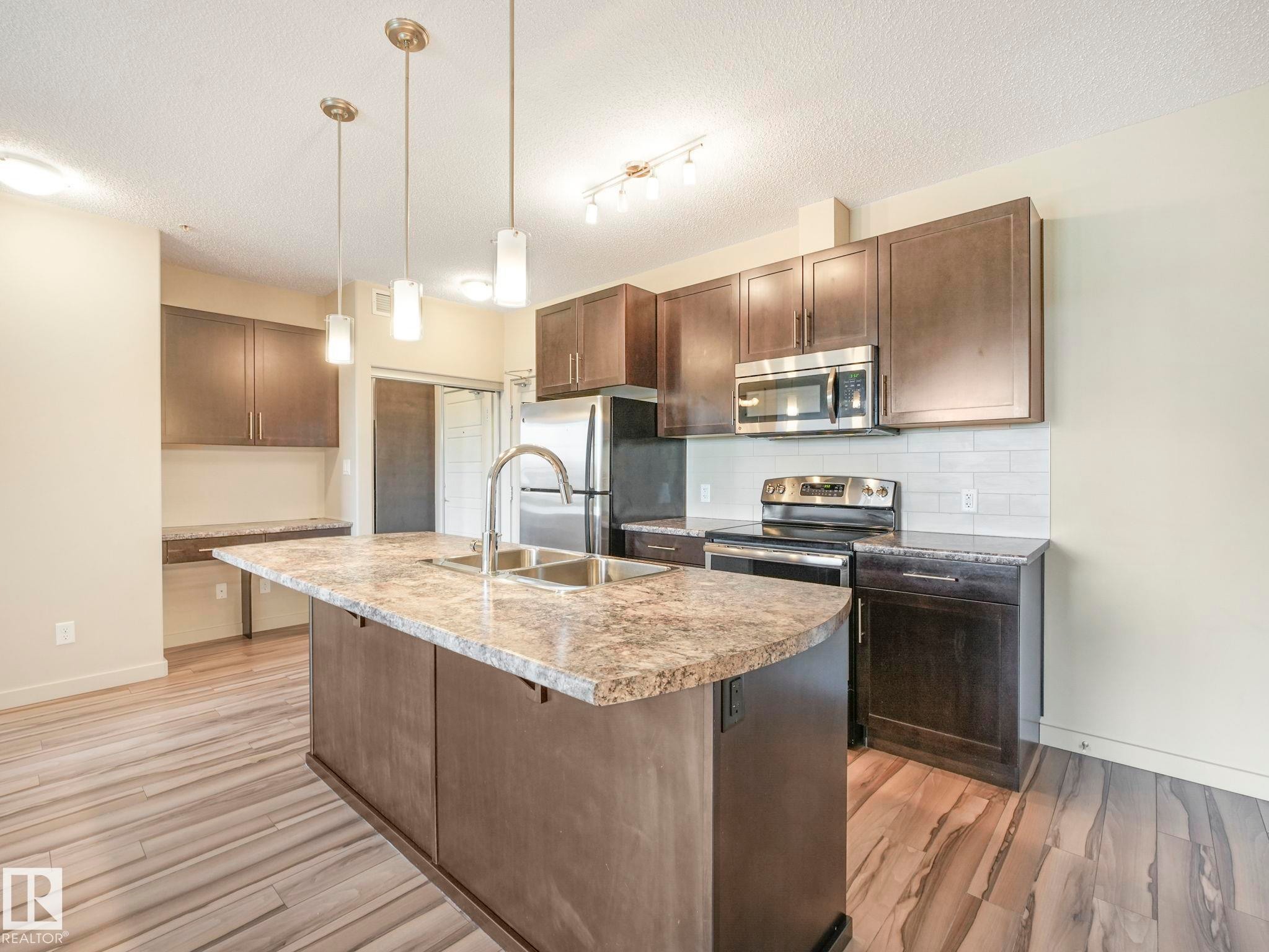 317 1144 Adamson Drive, Edmonton, AB - Indoor Photo Showing Kitchen With Double Sink With Upgraded Kitchen