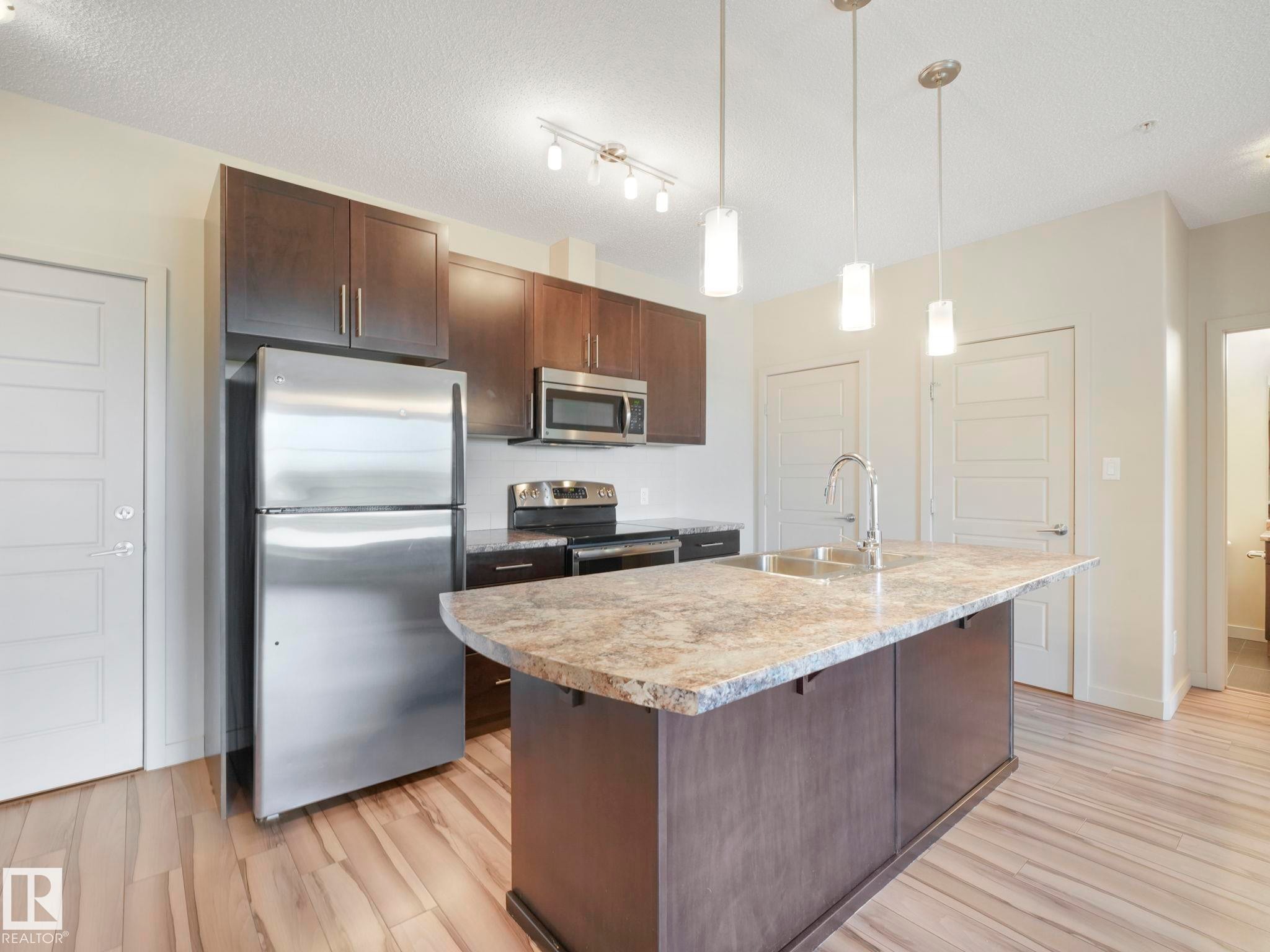317 1144 Adamson Drive, Edmonton, AB - Indoor Photo Showing Kitchen With Upgraded Kitchen