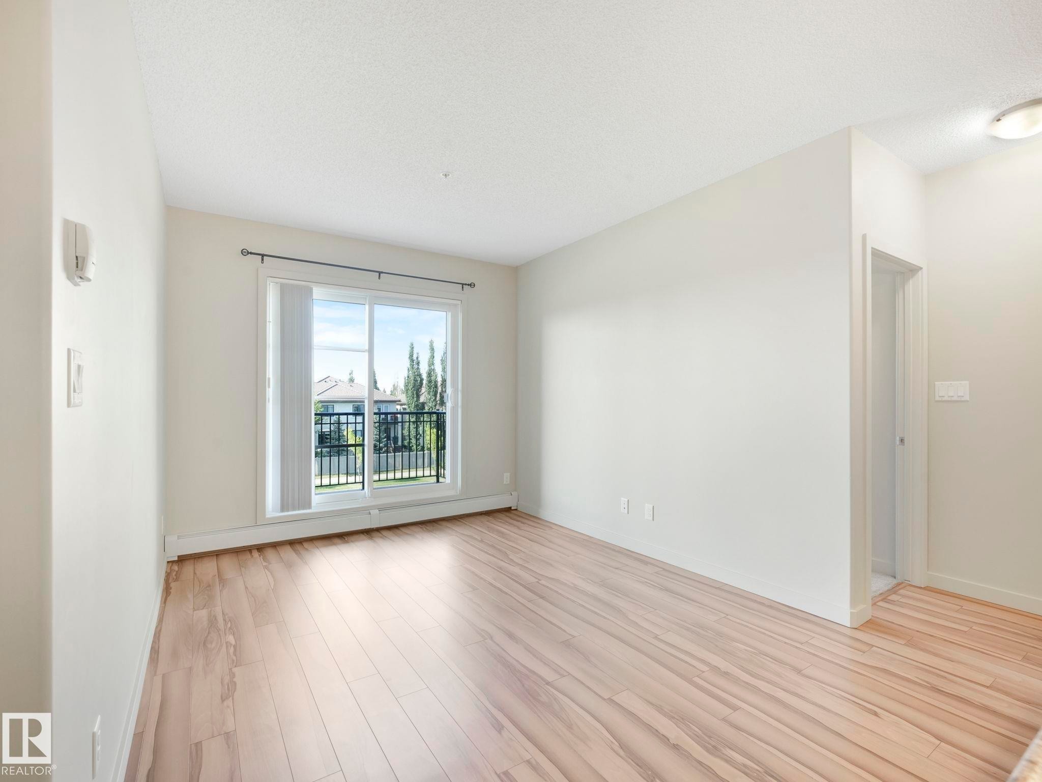 317 1144 Adamson Drive, Edmonton, AB - Indoor