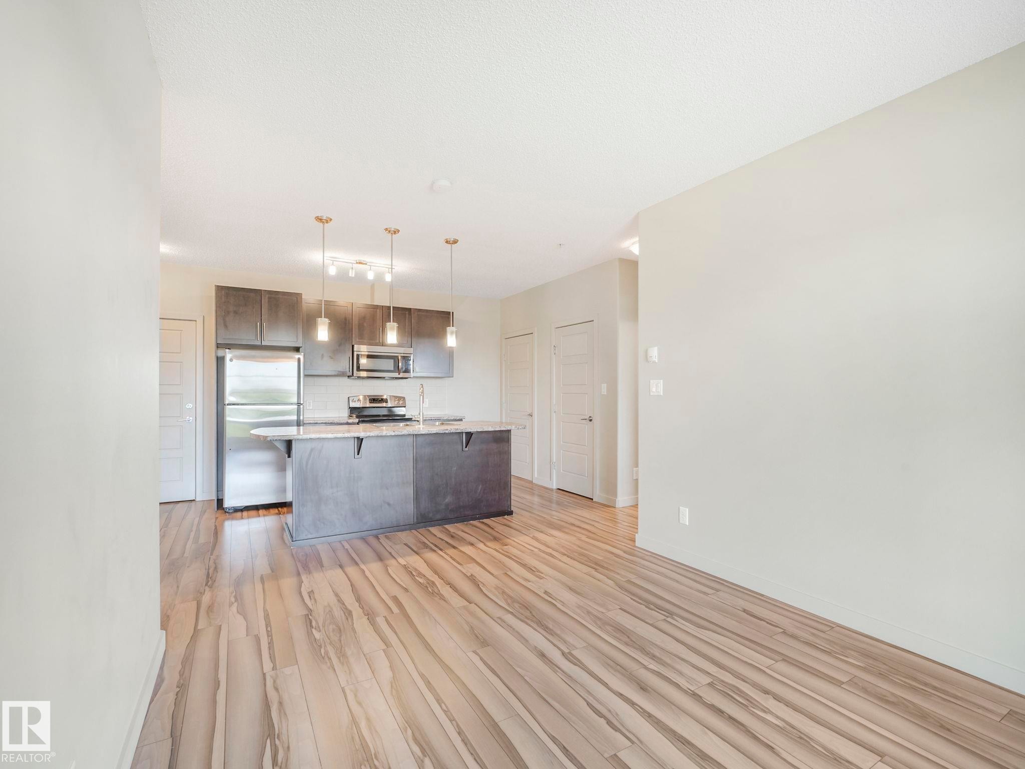 317 1144 Adamson Drive, Edmonton, AB - Indoor Photo Showing Kitchen