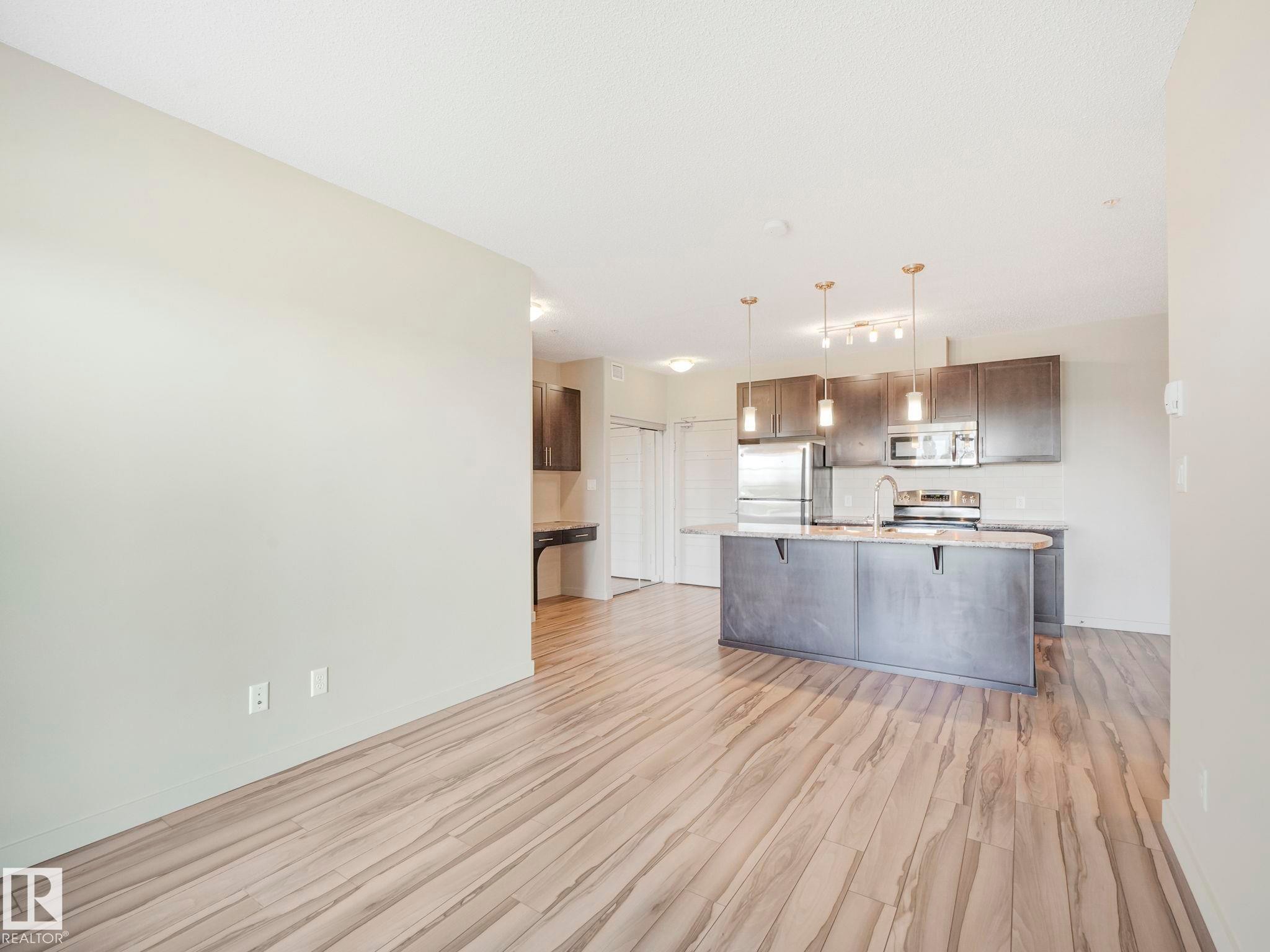 317 1144 Adamson Drive, Edmonton, AB - Indoor Photo Showing Kitchen