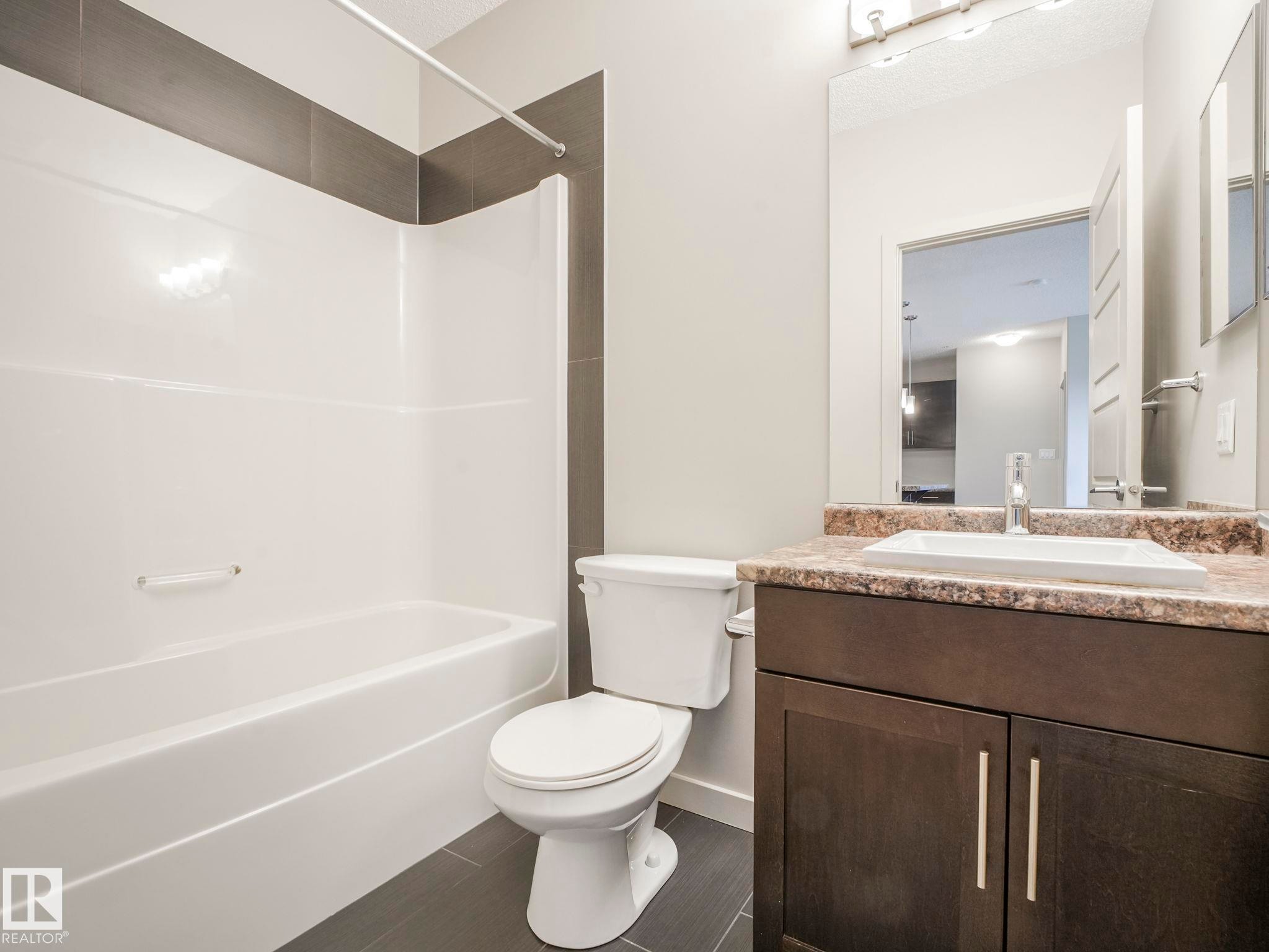 317 1144 Adamson Drive, Edmonton, AB - Indoor Photo Showing Bathroom