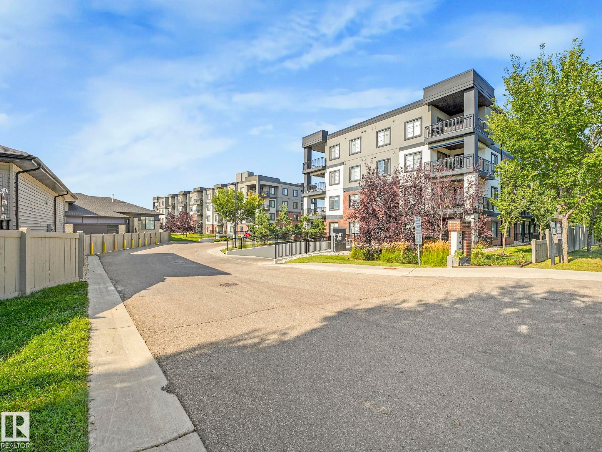 317 1144 Adamson Drive, Edmonton, AB - Outdoor