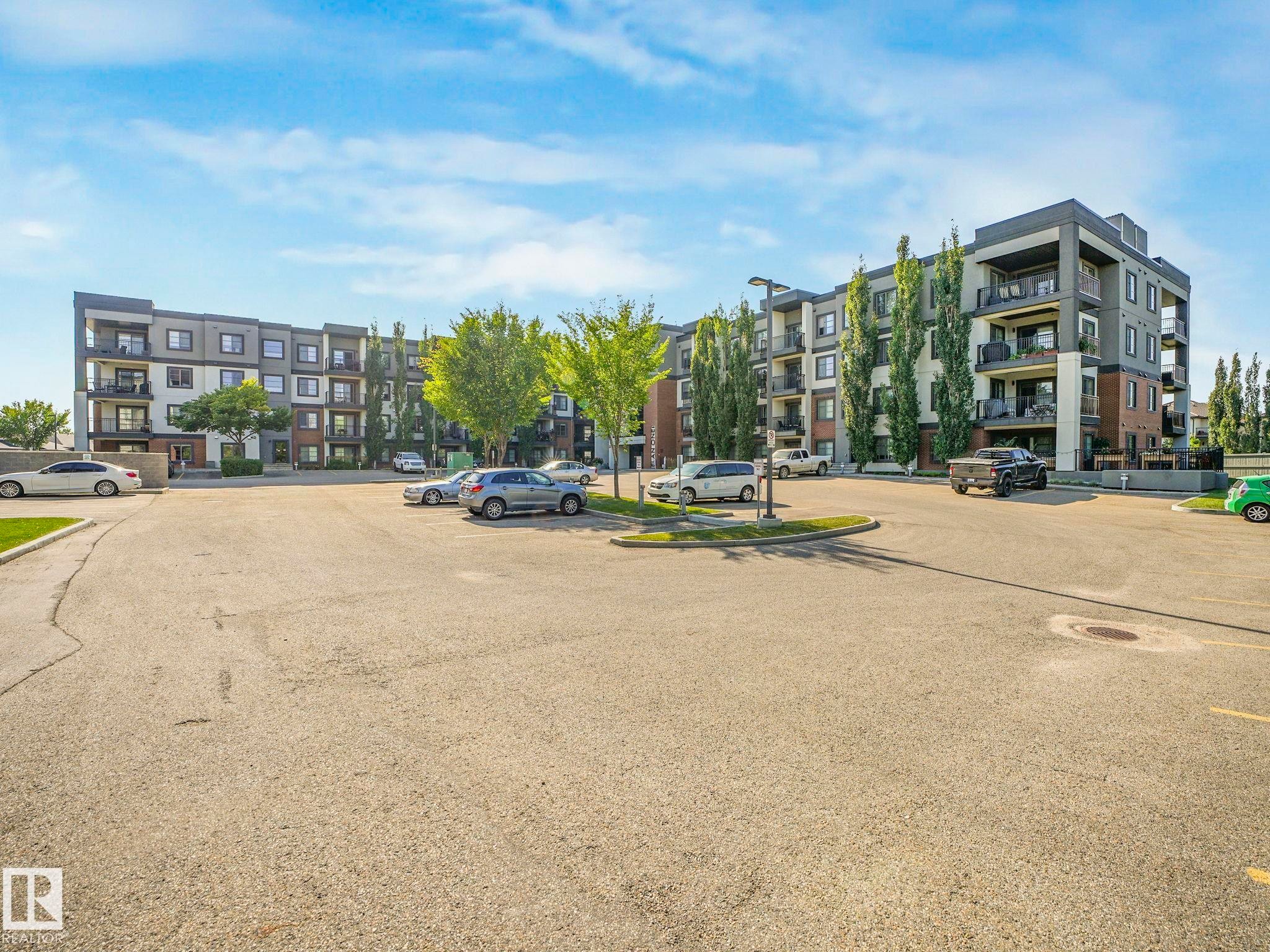 317 1144 Adamson Drive, Edmonton, AB - Outdoor