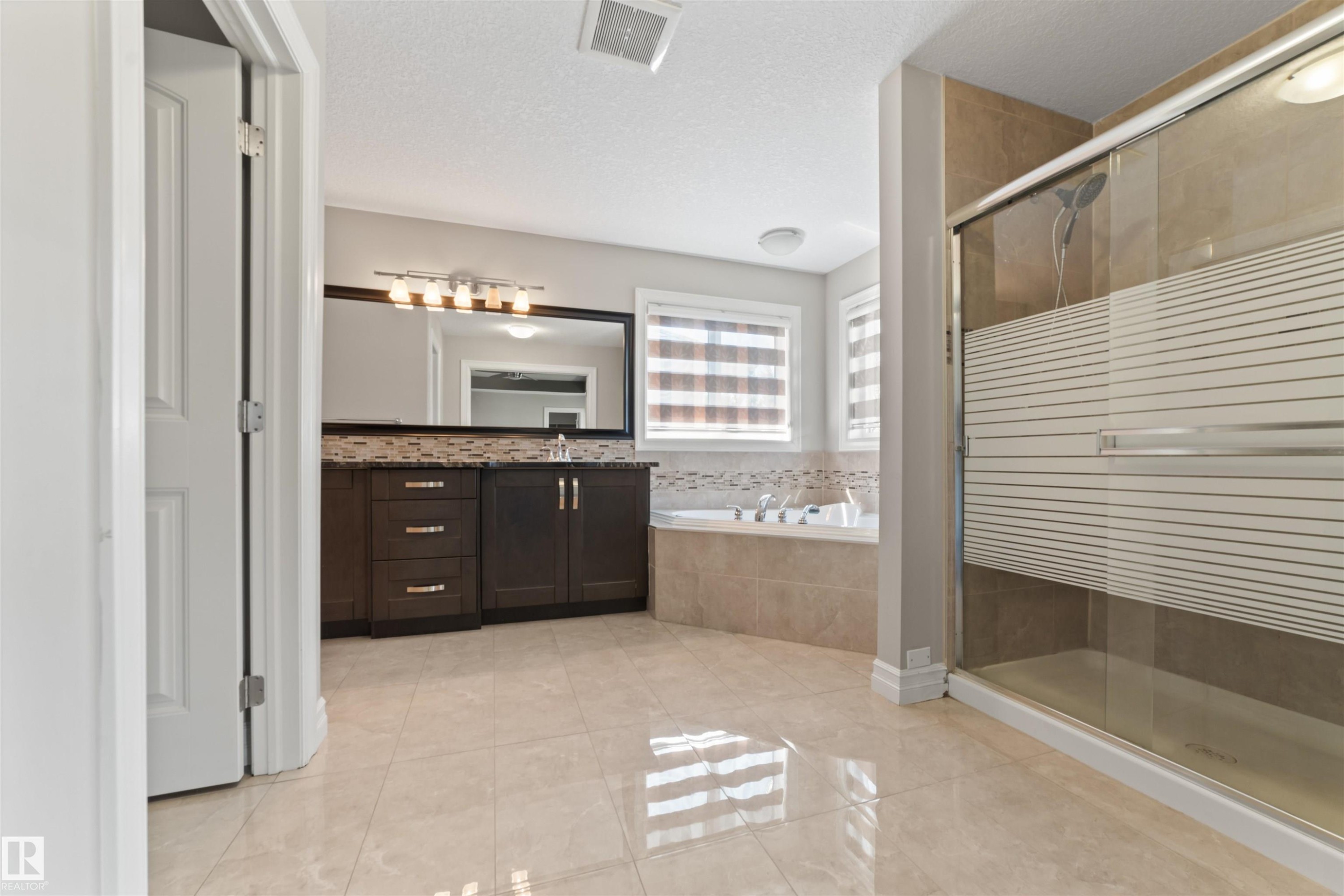 1721 Adamson Crescent, Edmonton, AB - Indoor Photo Showing Bathroom