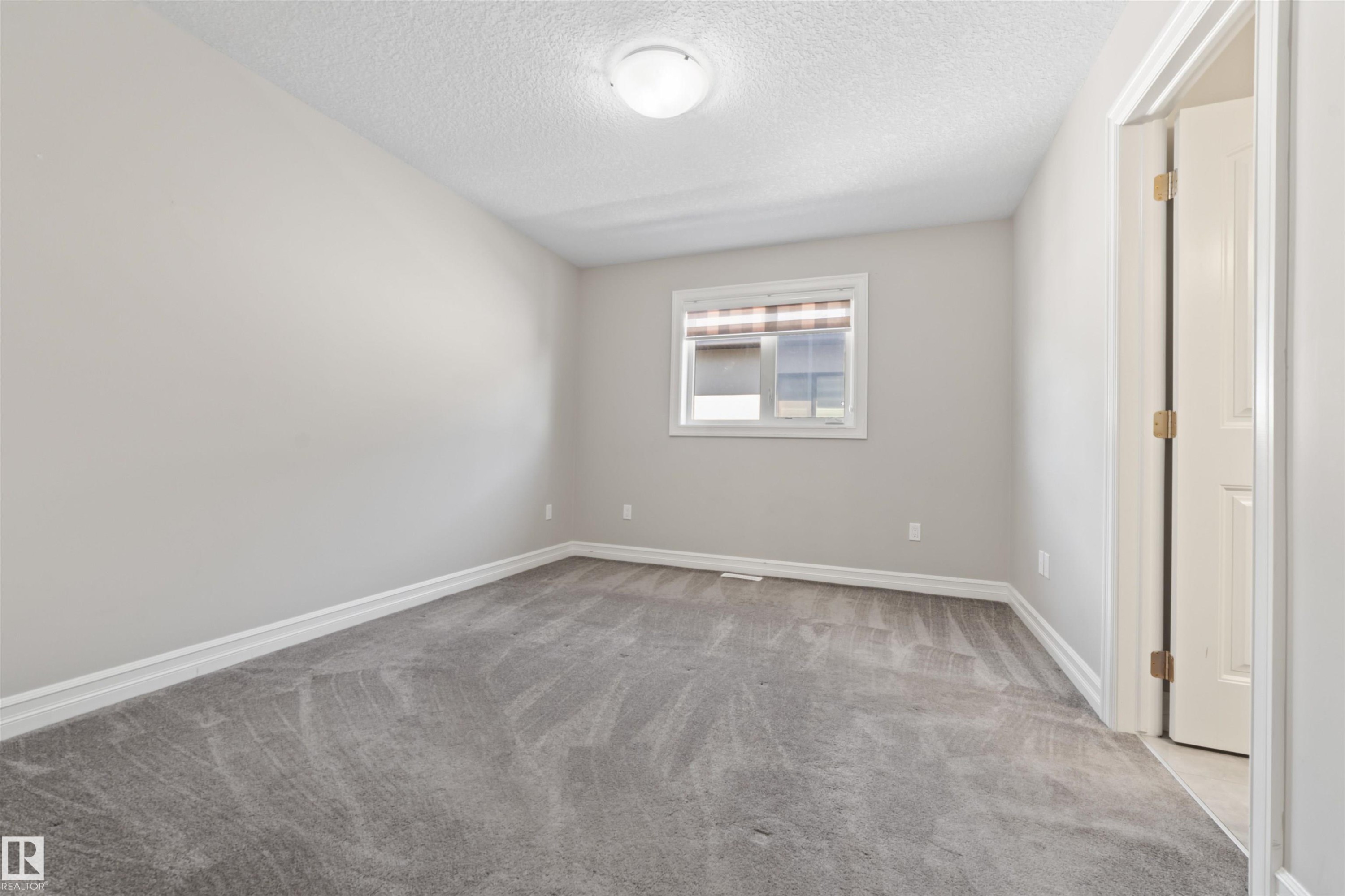 1721 Adamson Crescent, Edmonton, AB - Indoor Photo Showing Other Room