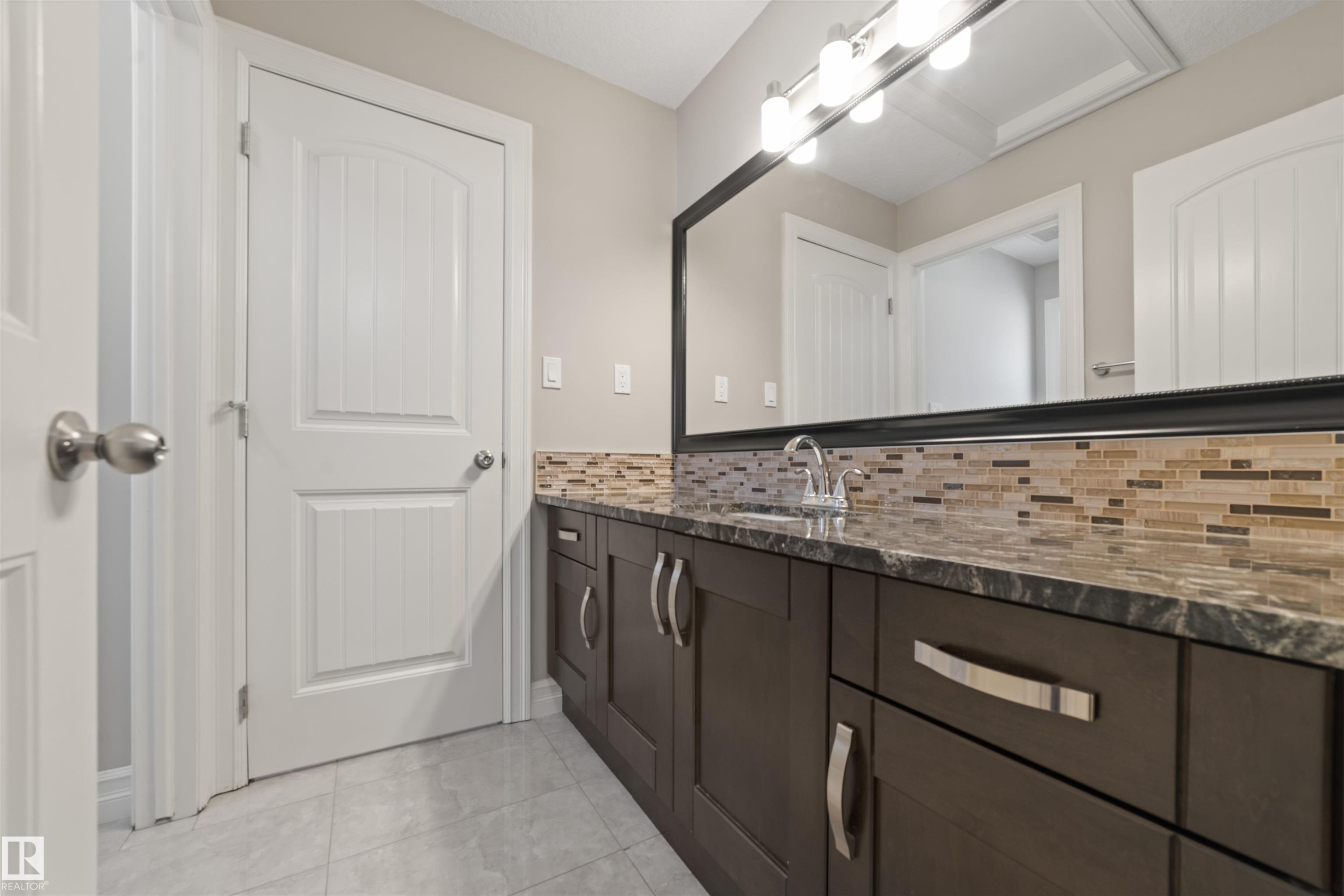 1721 Adamson Crescent, Edmonton, AB - Indoor Photo Showing Bathroom