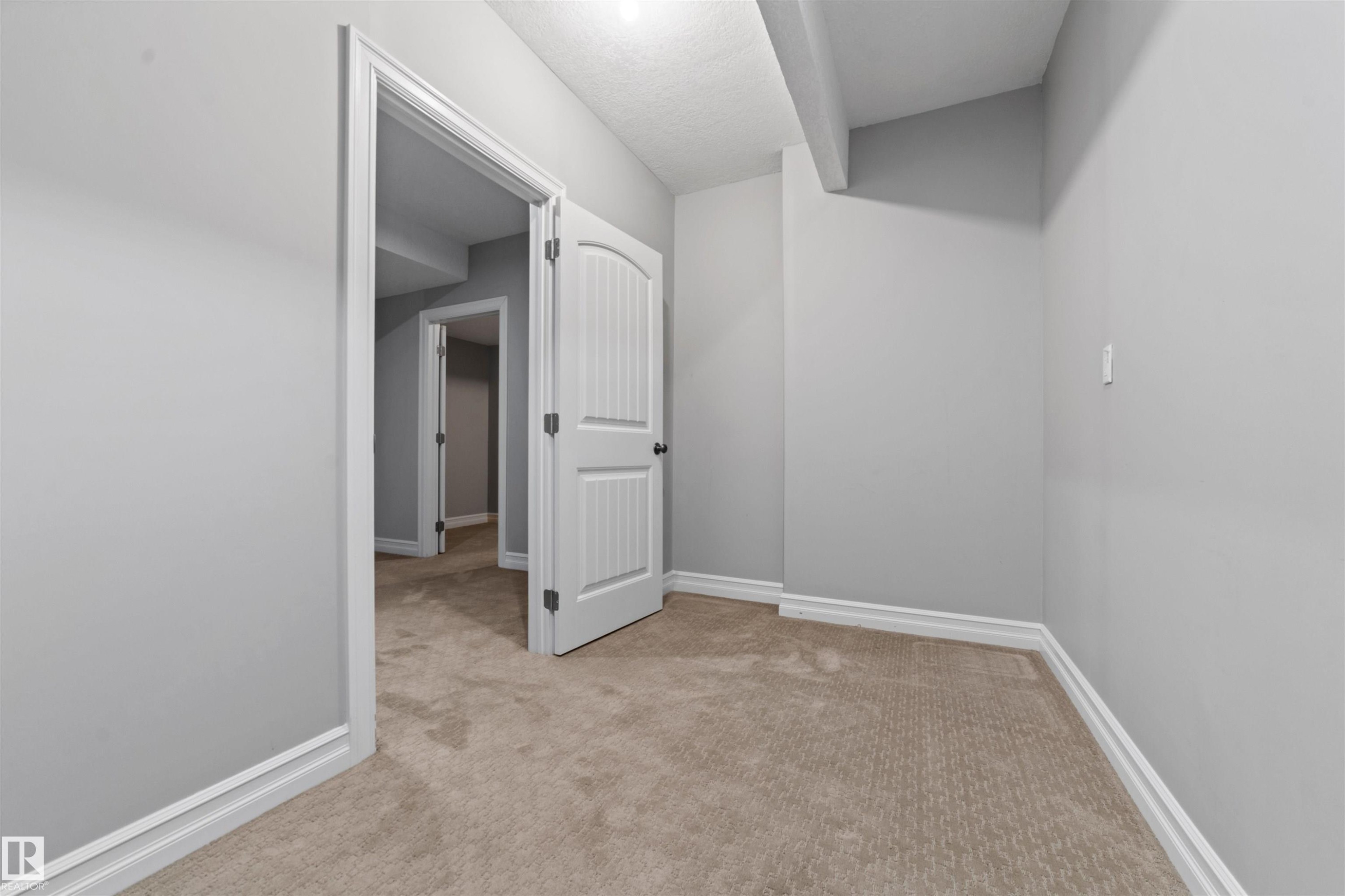 1721 Adamson Crescent, Edmonton, AB - Indoor Photo Showing Other Room