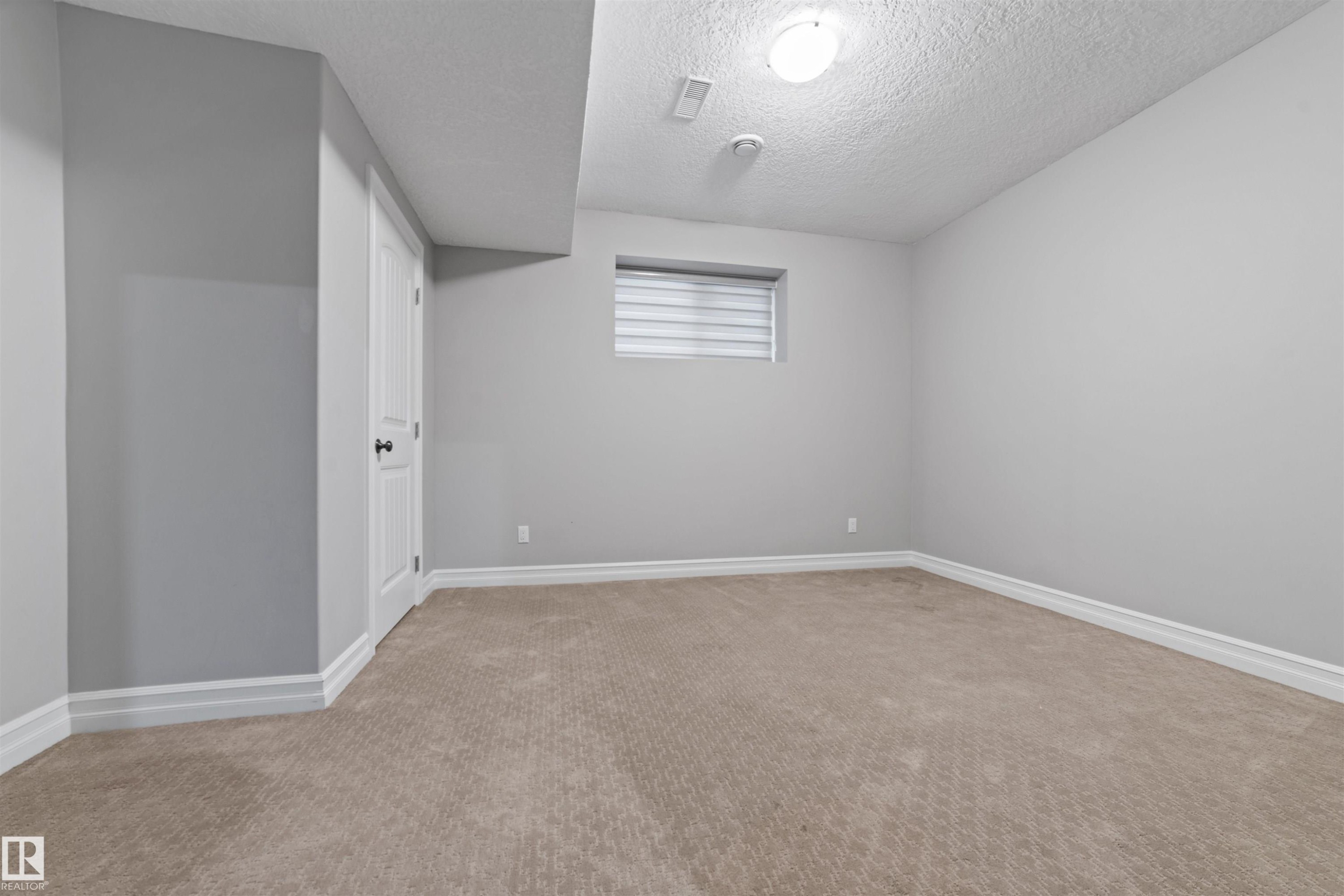 1721 Adamson Crescent, Edmonton, AB - Indoor Photo Showing Other Room