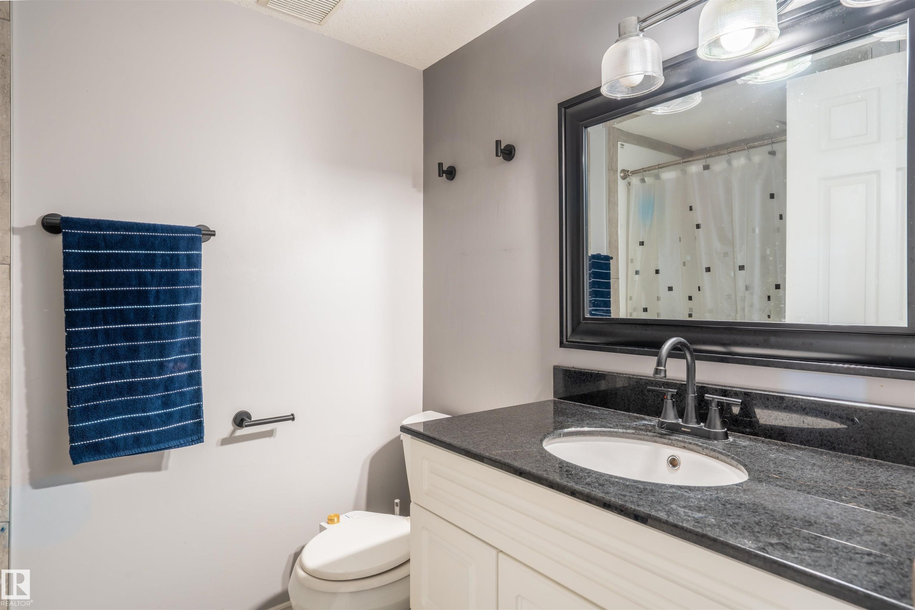 237 Birch Avenue, Cold Lake, AB - Indoor Photo Showing Bathroom