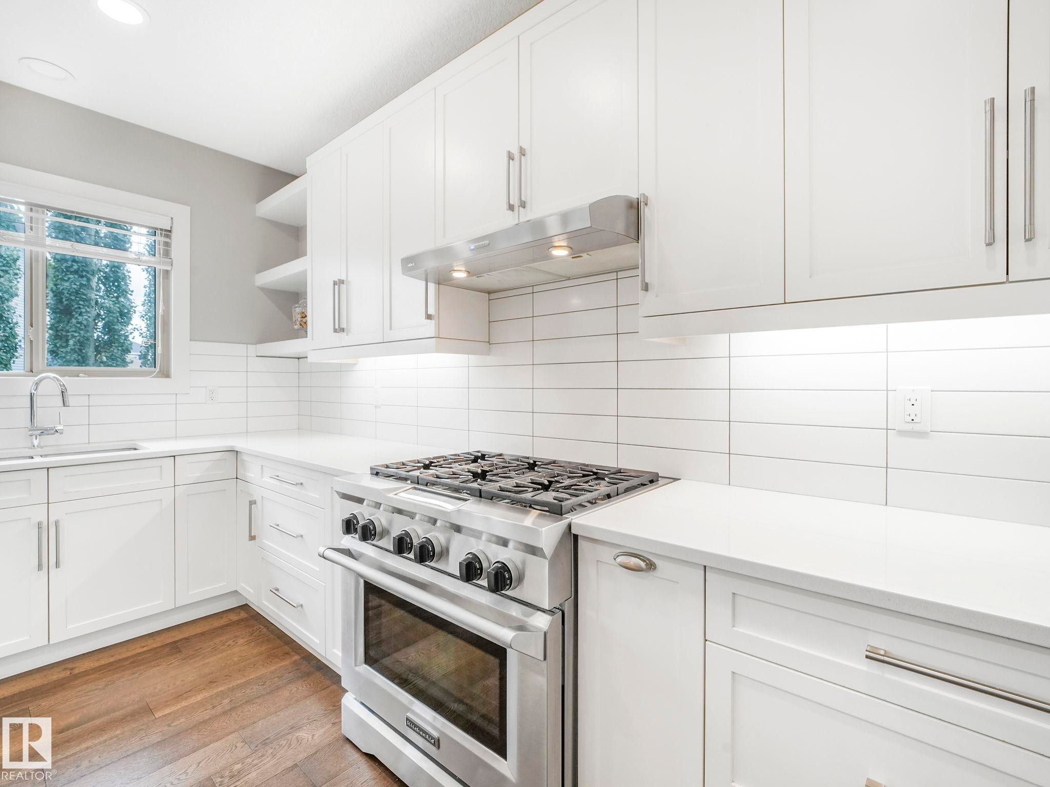 36 Nault Crescent, St. Albert, AB - Indoor Photo Showing Kitchen With Upgraded Kitchen