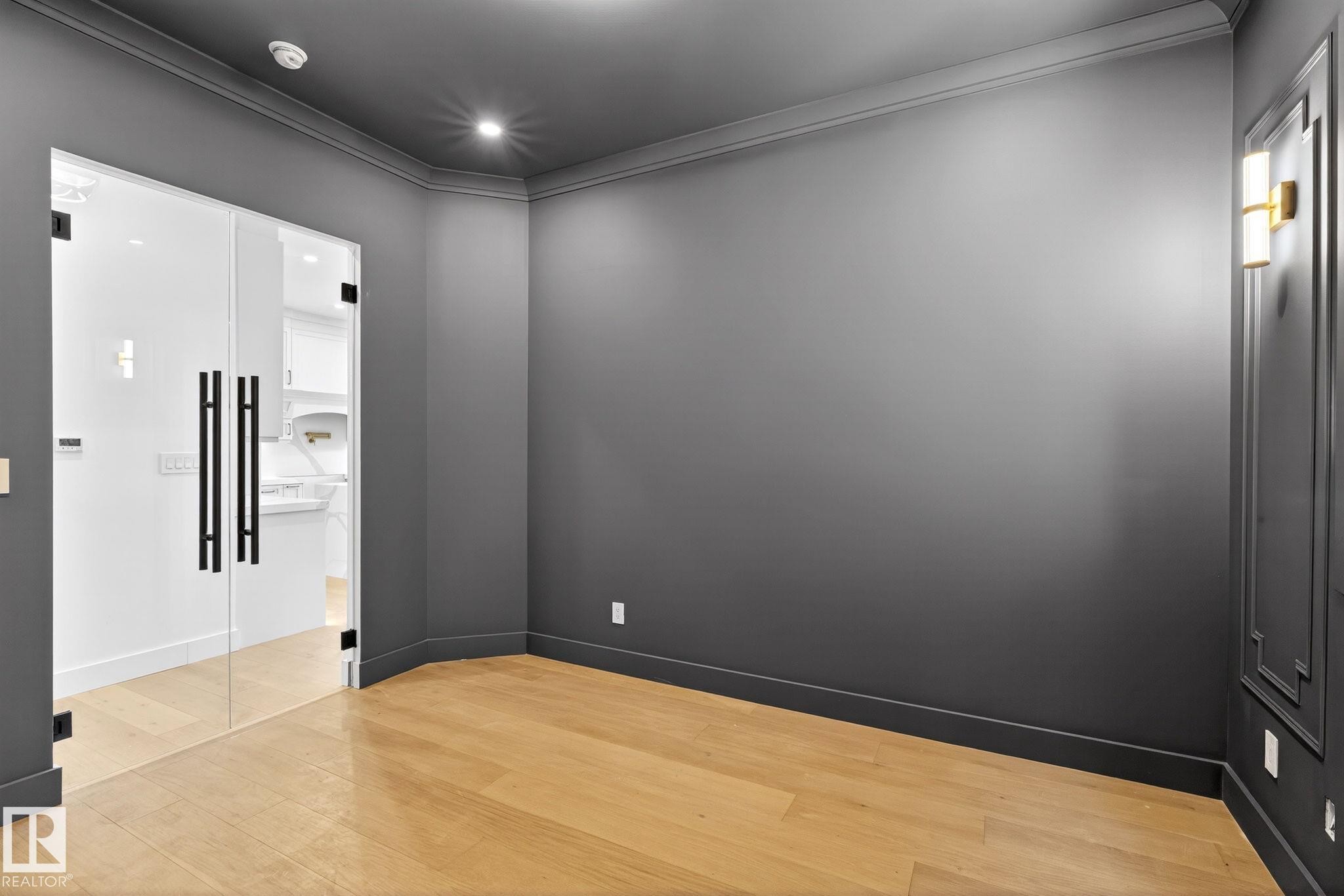Unfurnished room featuring crown molding and light wood-type flooring - 1926 Ainslie Link, Edmonton, AB - Indoor Photo Showing Other Room