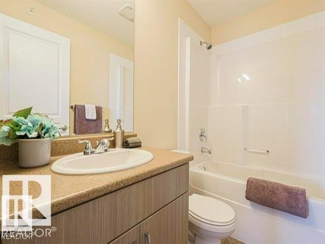 443 301 Clareview Station Drive Nw, Edmonton, AB - Indoor Photo Showing Bathroom