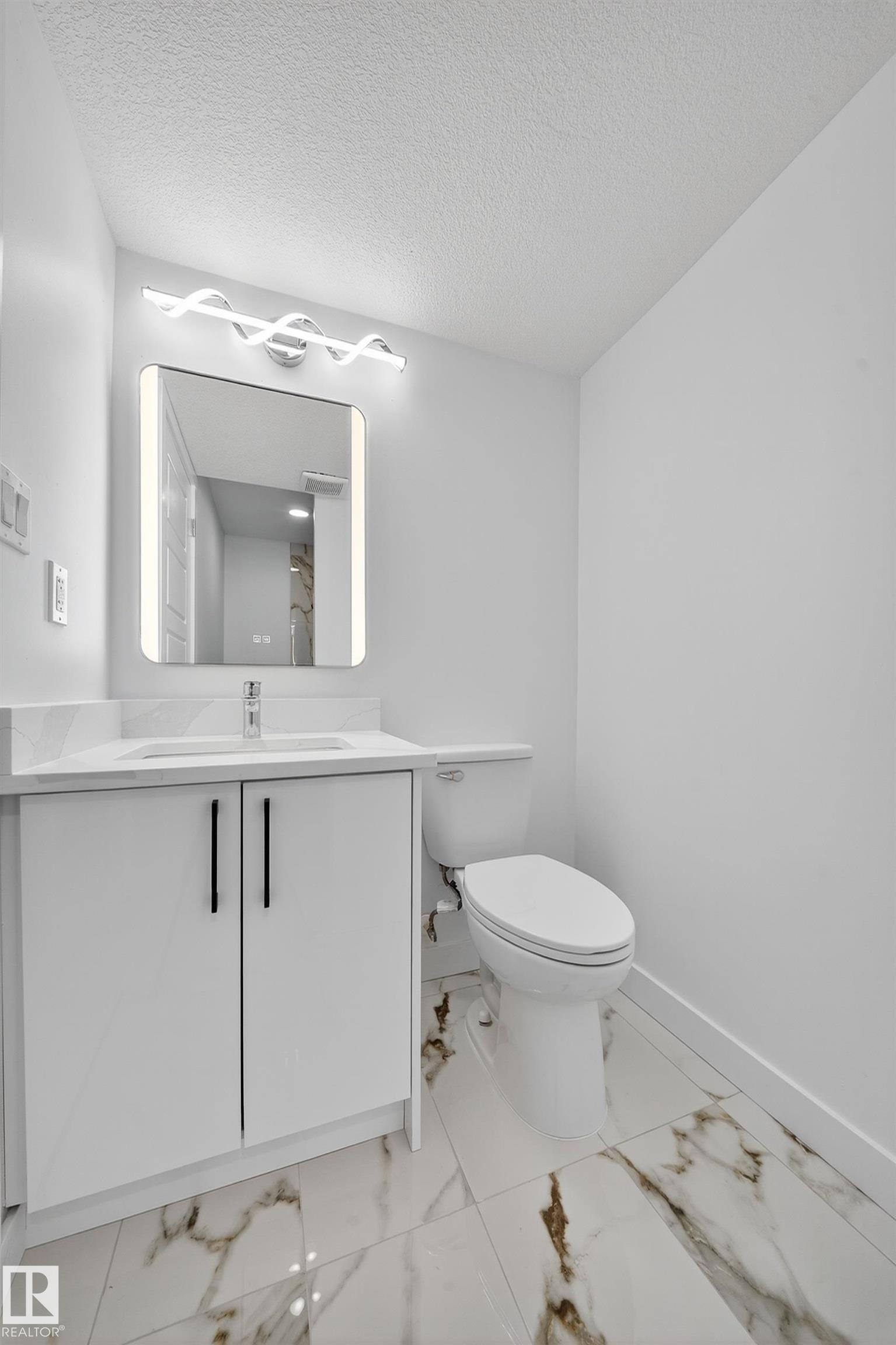 12919 113A Street, Edmonton, AB - Indoor Photo Showing Bathroom