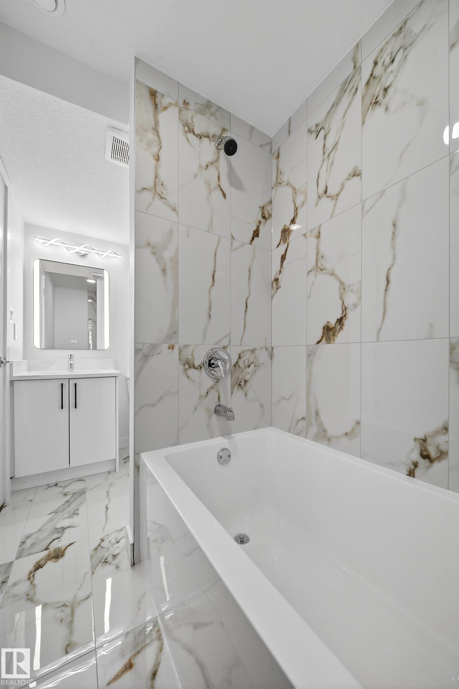 12919 113A Street, Edmonton, AB - Indoor Photo Showing Bathroom