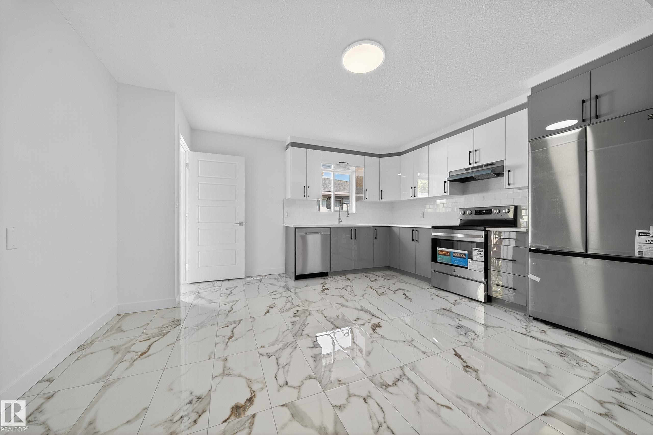 12919 113A Street, Edmonton, AB - Indoor Photo Showing Kitchen With Stainless Steel Kitchen
