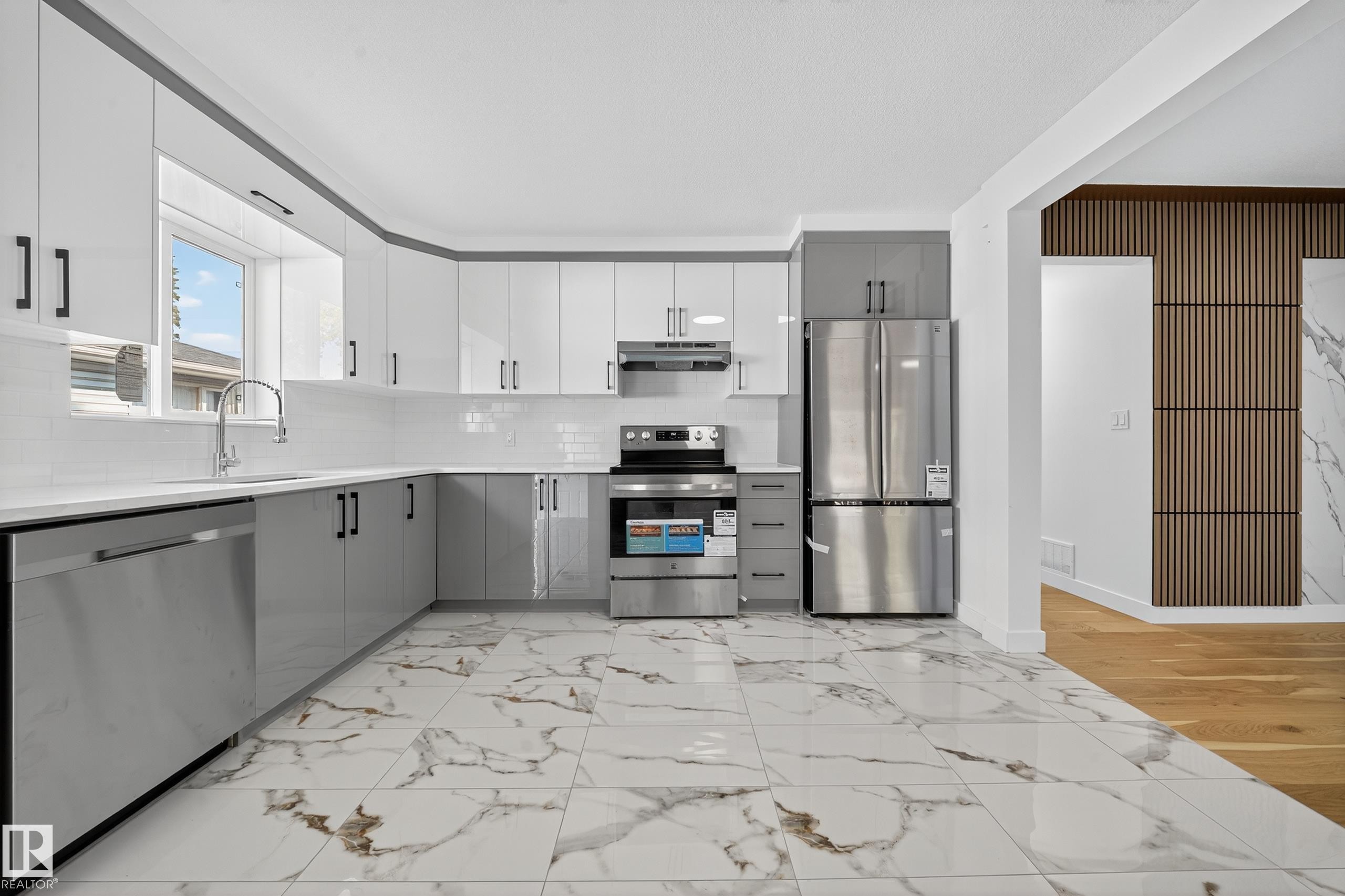 12919 113A Street, Edmonton, AB - Indoor Photo Showing Kitchen With Stainless Steel Kitchen