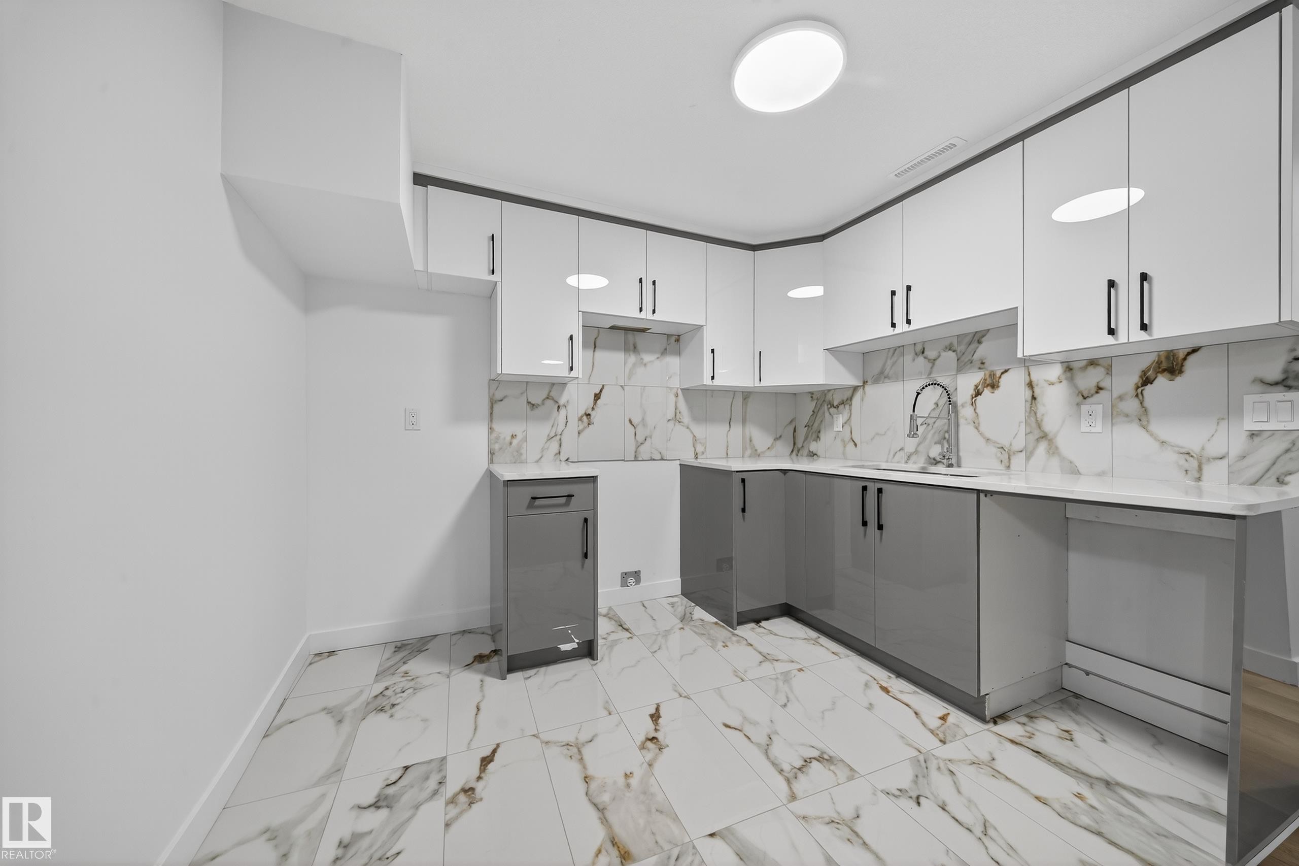 12919 113A Street, Edmonton, AB - Indoor Photo Showing Kitchen