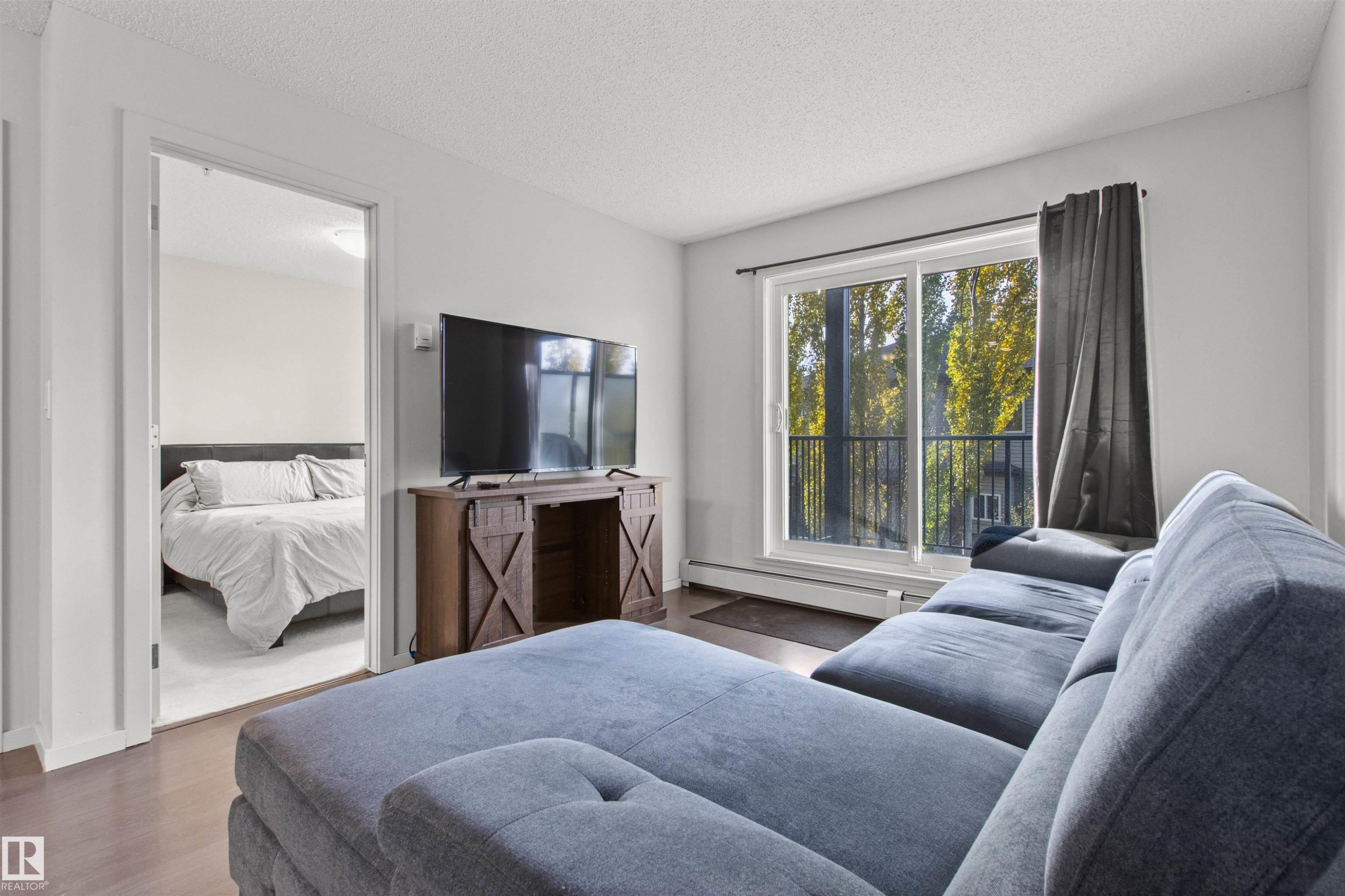 206 5521 7 Avenue, Edmonton, AB - Indoor Photo Showing Bedroom
