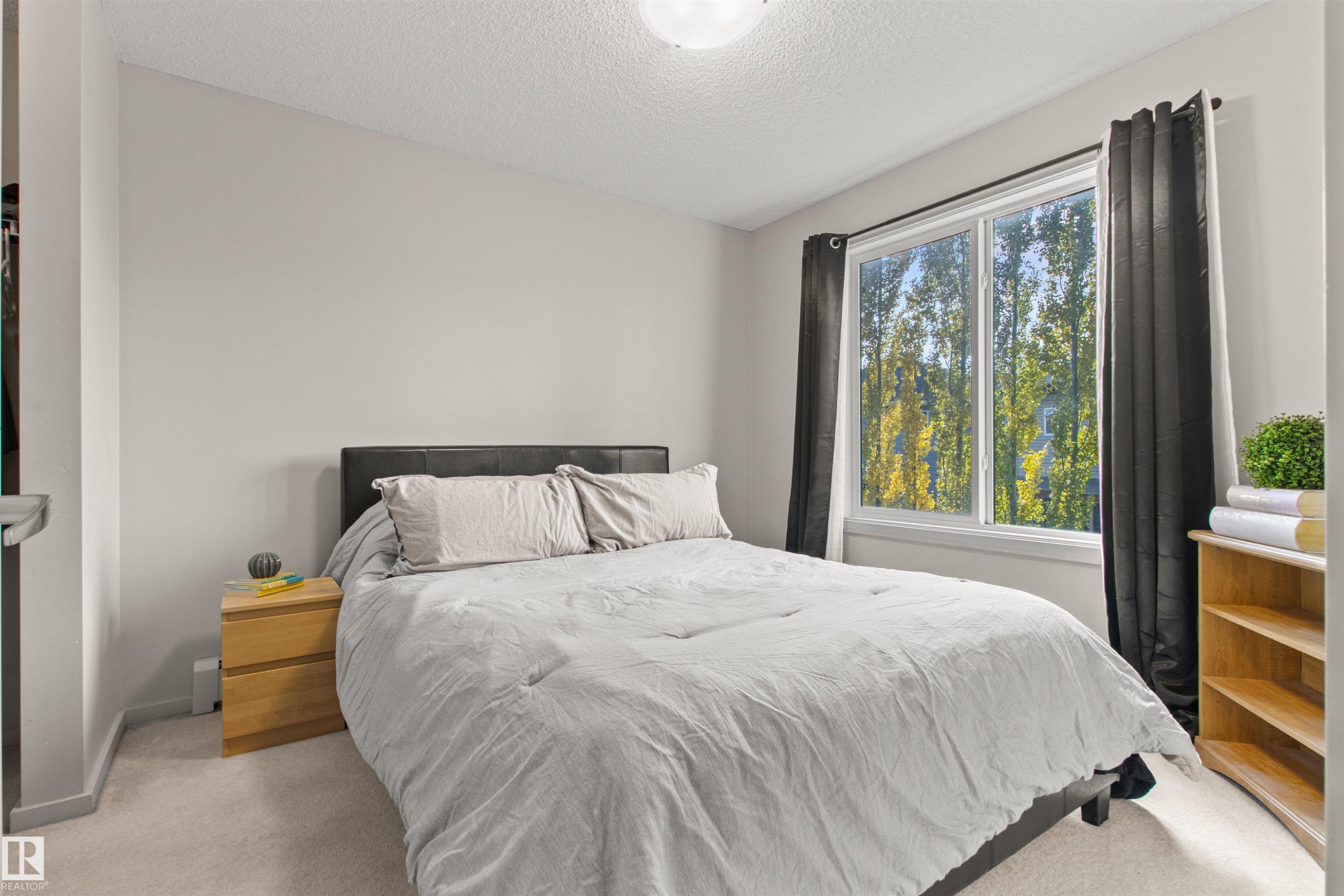 206 5521 7 Avenue, Edmonton, AB - Indoor Photo Showing Bedroom