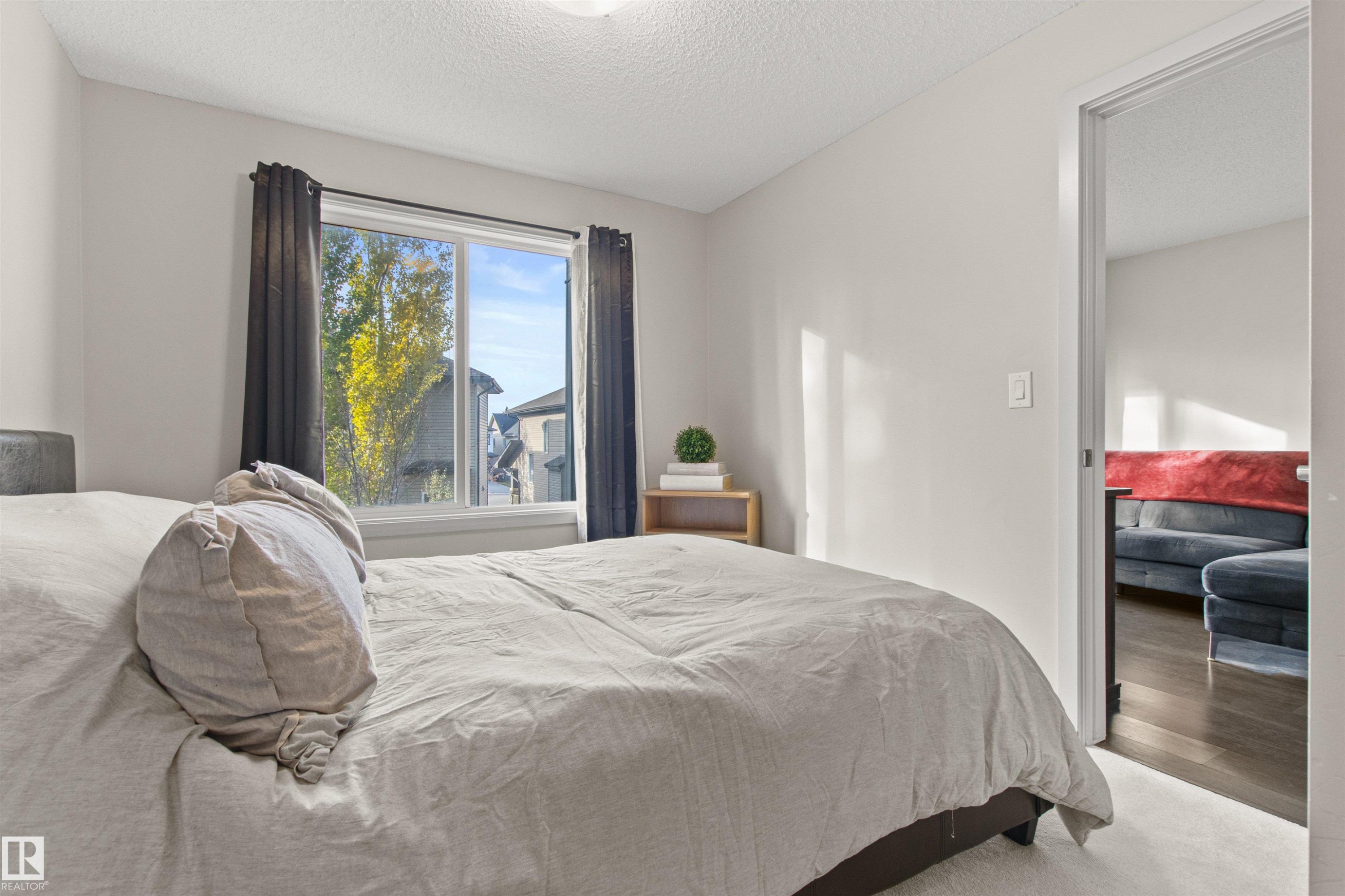 206 5521 7 Avenue, Edmonton, AB - Indoor Photo Showing Bedroom