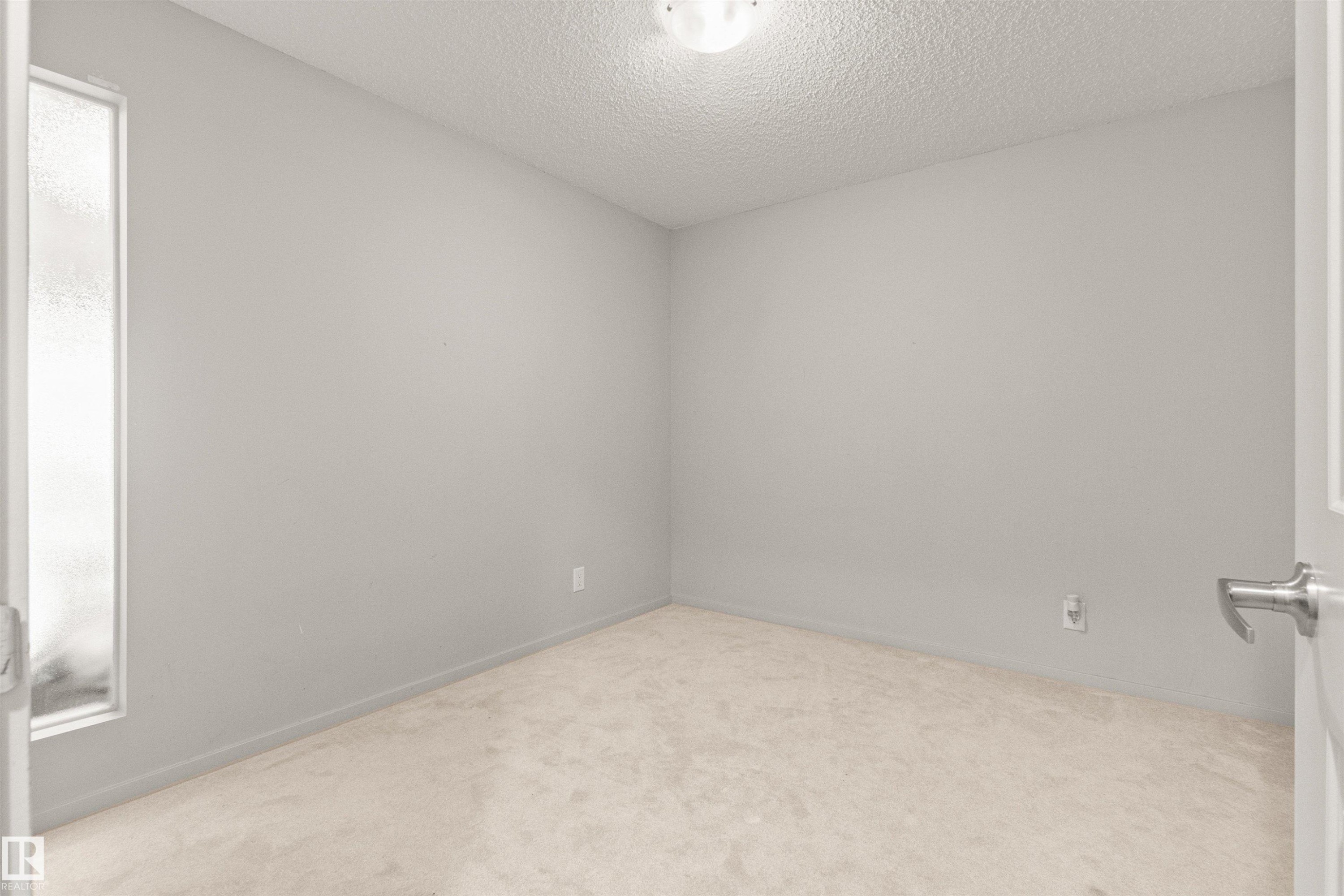 206 5521 7 Avenue, Edmonton, AB - Indoor Photo Showing Other Room