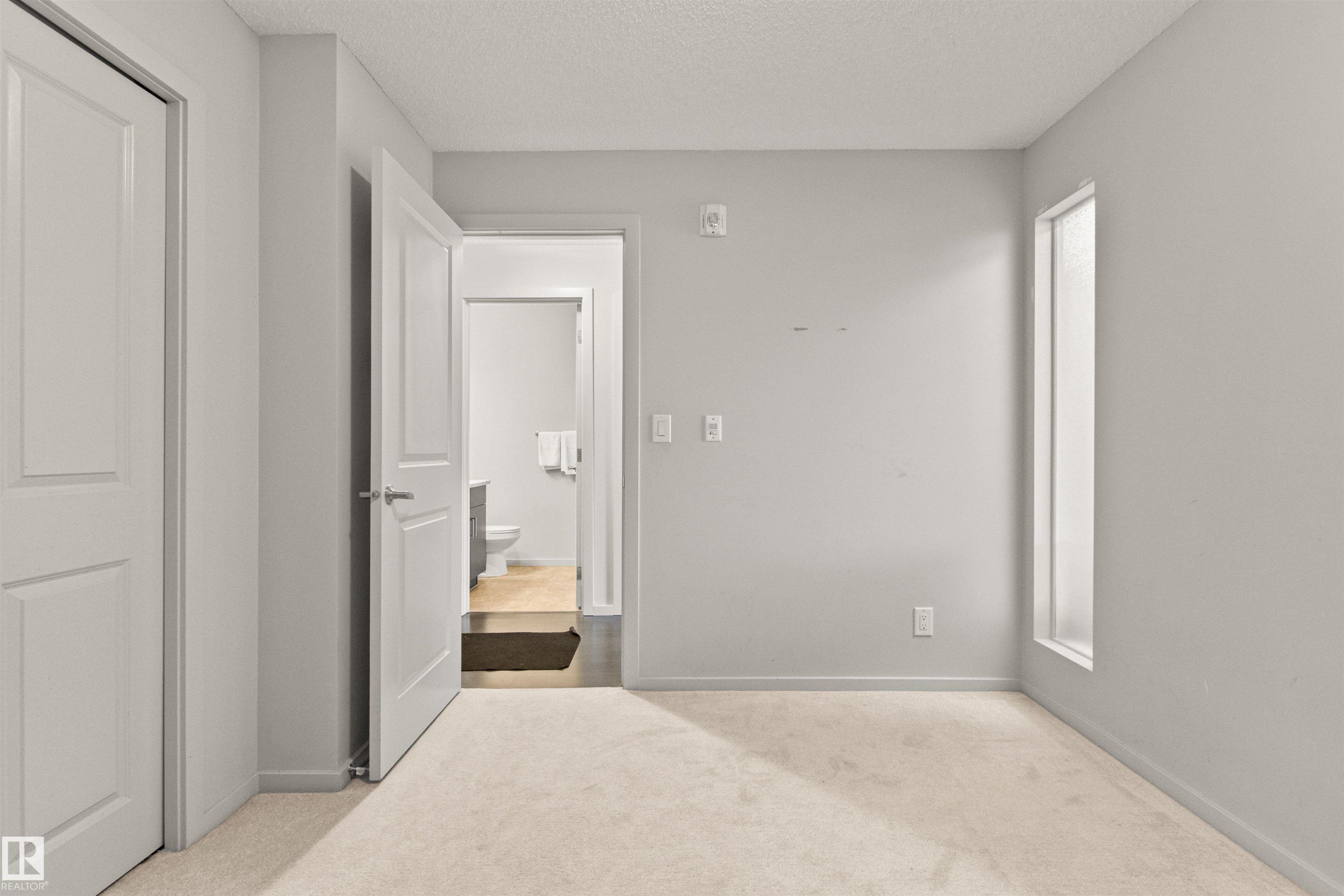 206 5521 7 Avenue, Edmonton, AB - Indoor Photo Showing Other Room