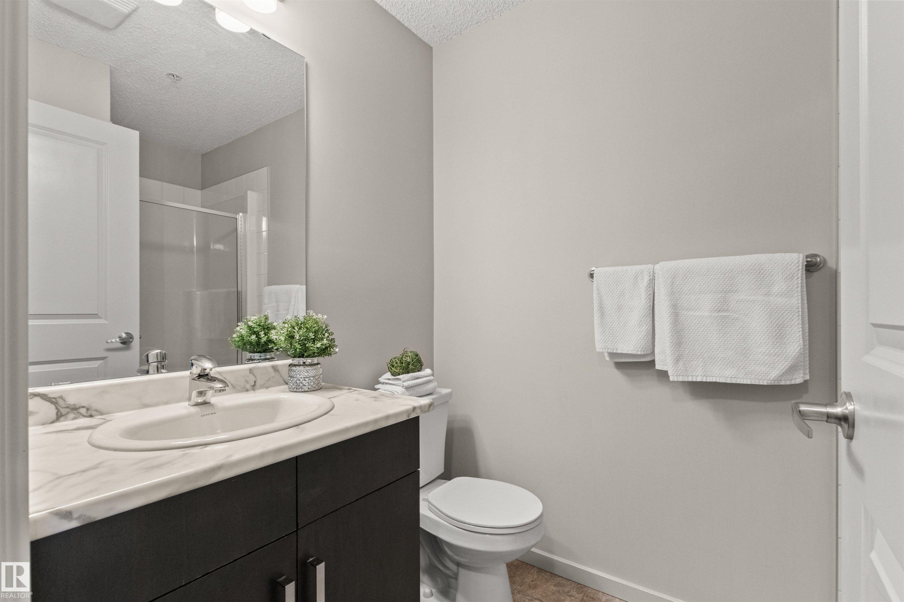 206 5521 7 Avenue, Edmonton, AB - Indoor Photo Showing Bathroom