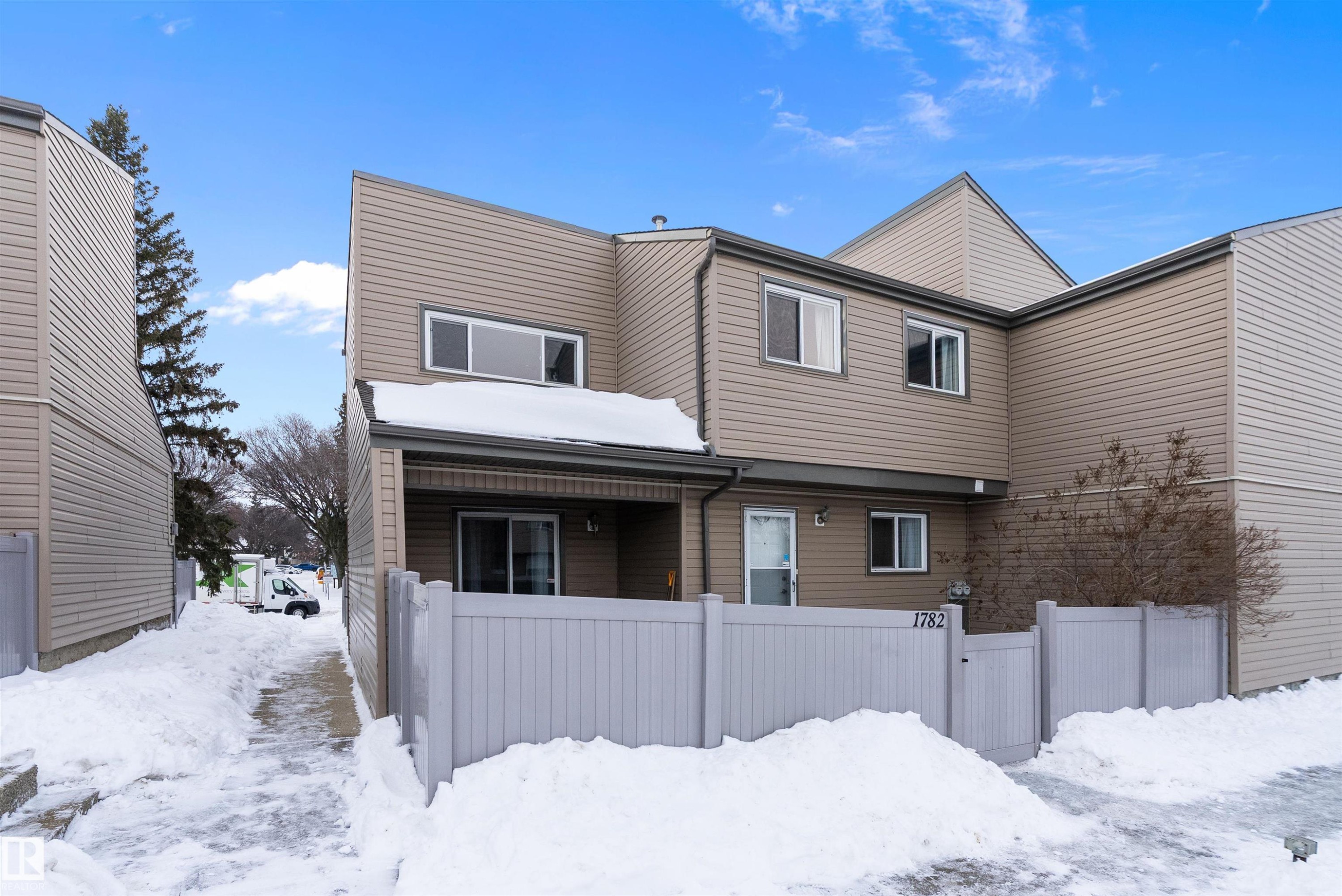 1782 Lakewood Road S, Edmonton, AB - Outdoor