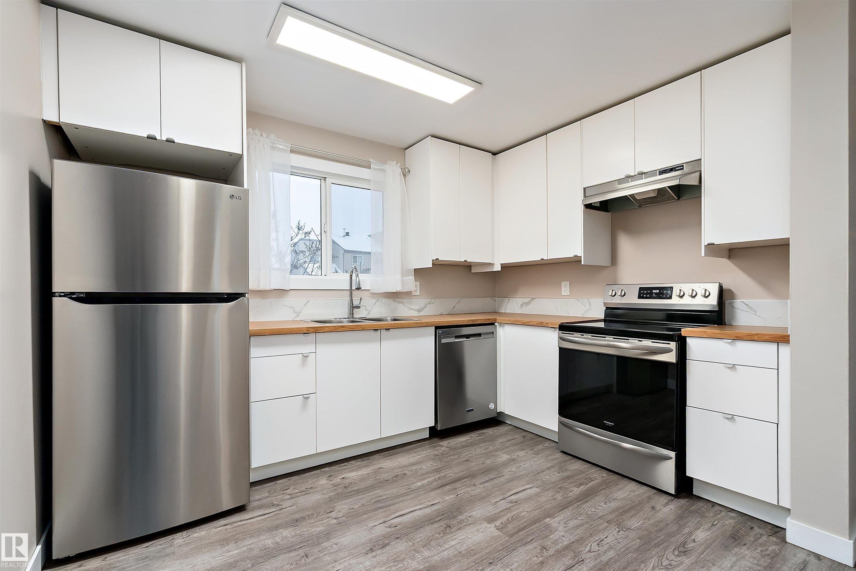 1782 Lakewood Road S, Edmonton, AB - Indoor Photo Showing Kitchen With Stainless Steel Kitchen