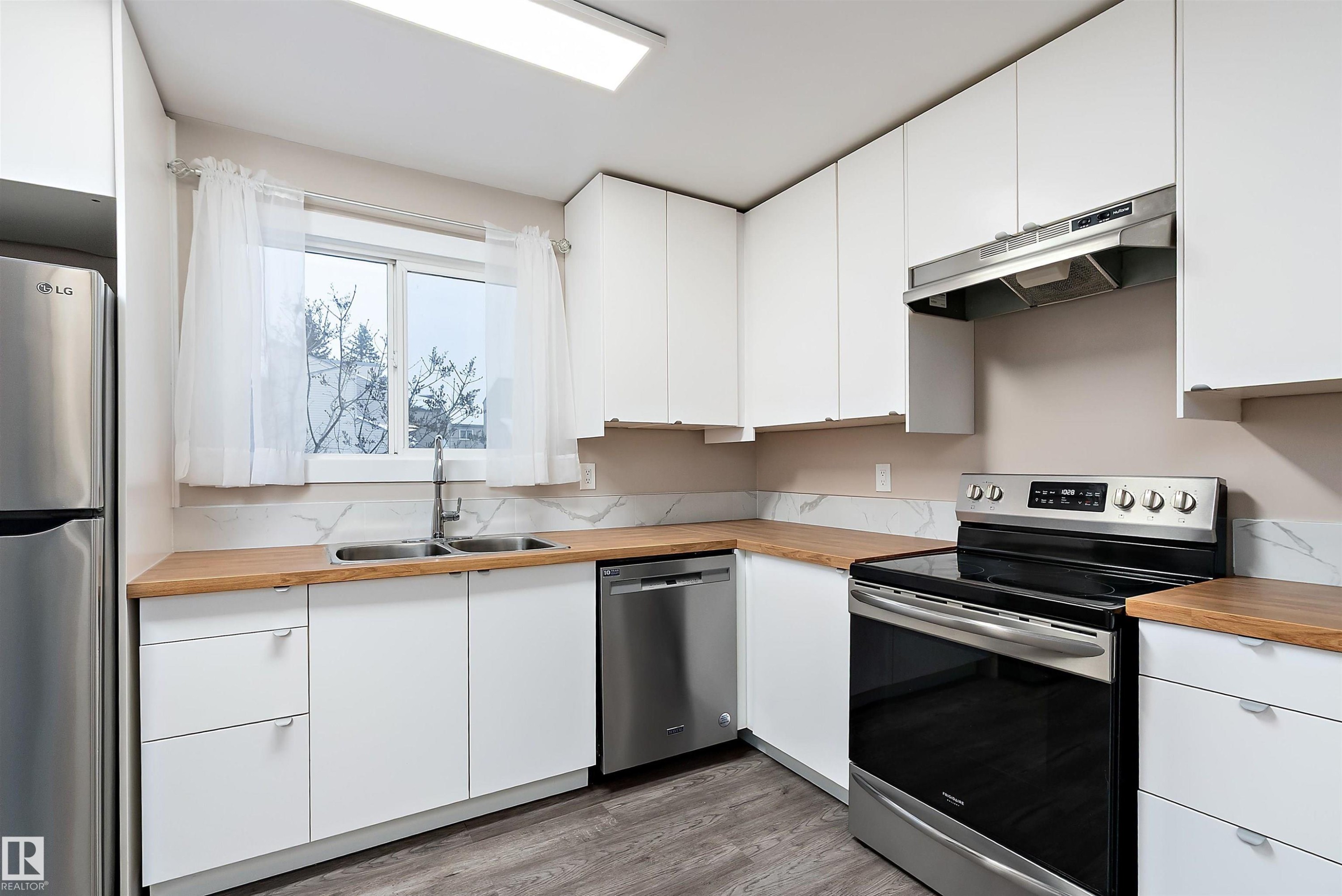 1782 Lakewood Road S, Edmonton, AB - Indoor Photo Showing Kitchen With Stainless Steel Kitchen With Double Sink