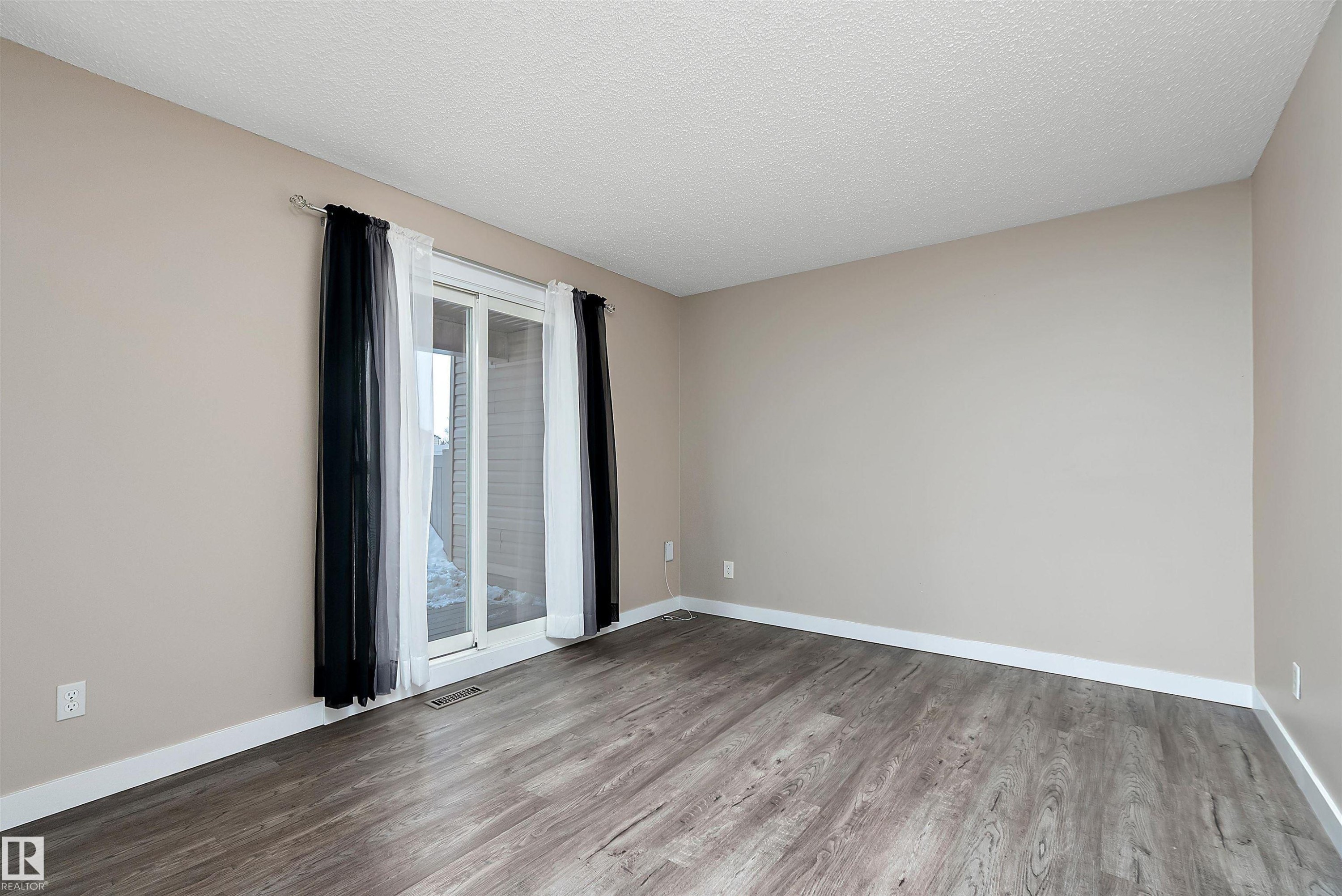 1782 Lakewood Road S, Edmonton, AB - Indoor Photo Showing Other Room