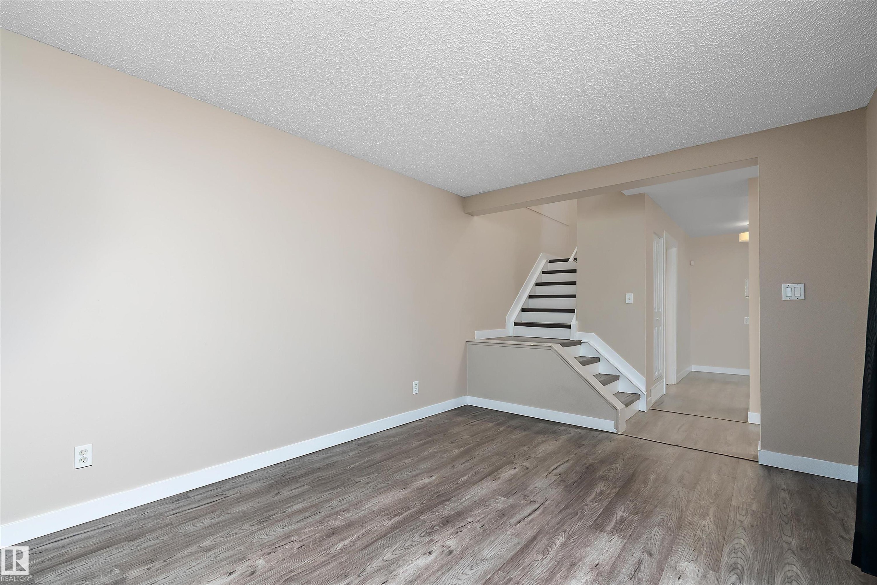 1782 Lakewood Road S, Edmonton, AB - Indoor Photo Showing Other Room