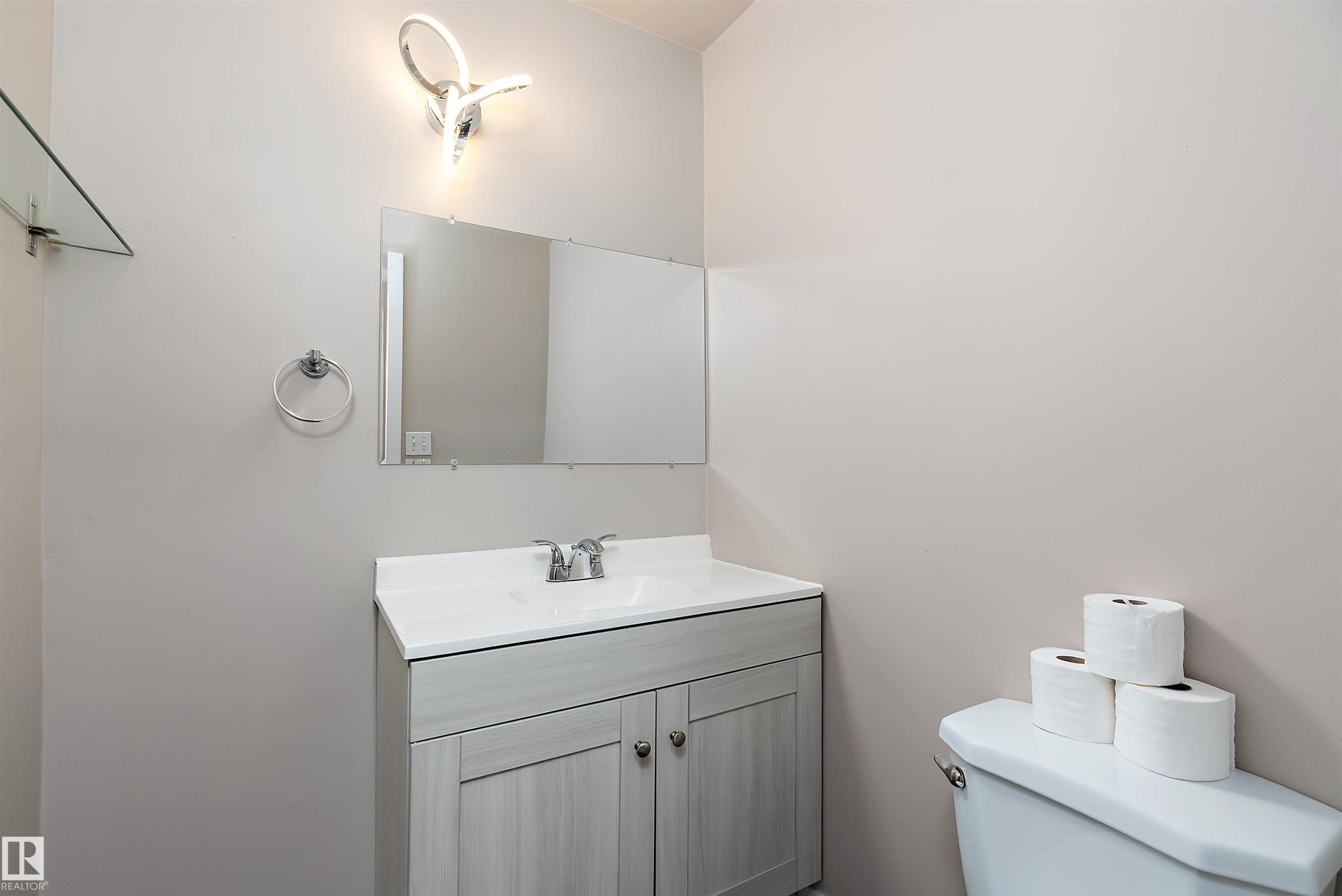 1782 Lakewood Road S, Edmonton, AB - Indoor Photo Showing Bathroom
