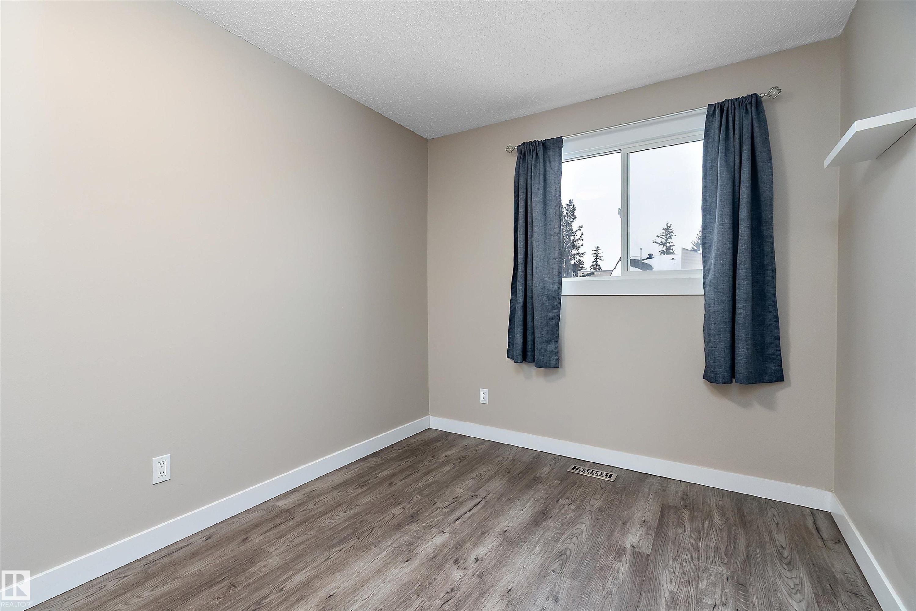 1782 Lakewood Road S, Edmonton, AB - Indoor Photo Showing Other Room
