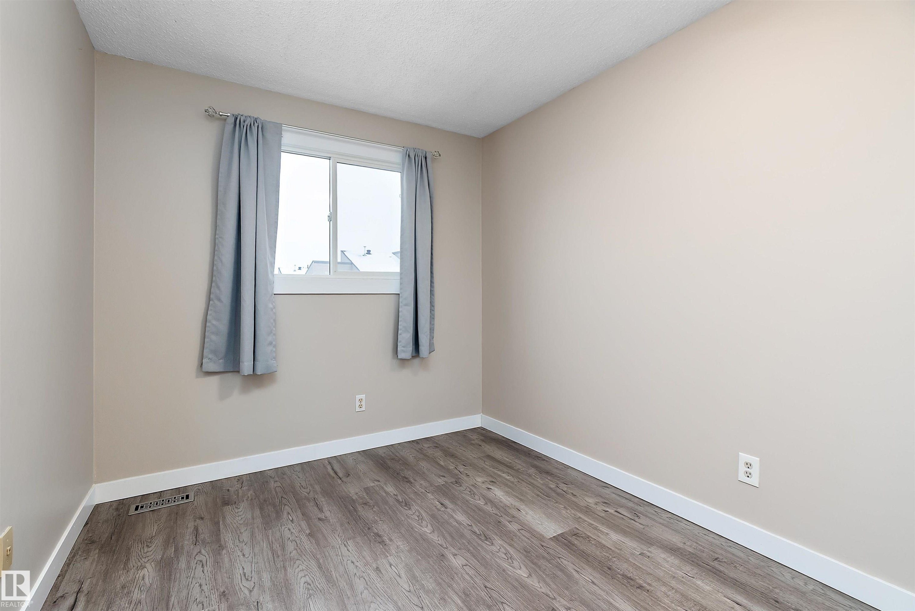 1782 Lakewood Road S, Edmonton, AB - Indoor Photo Showing Other Room