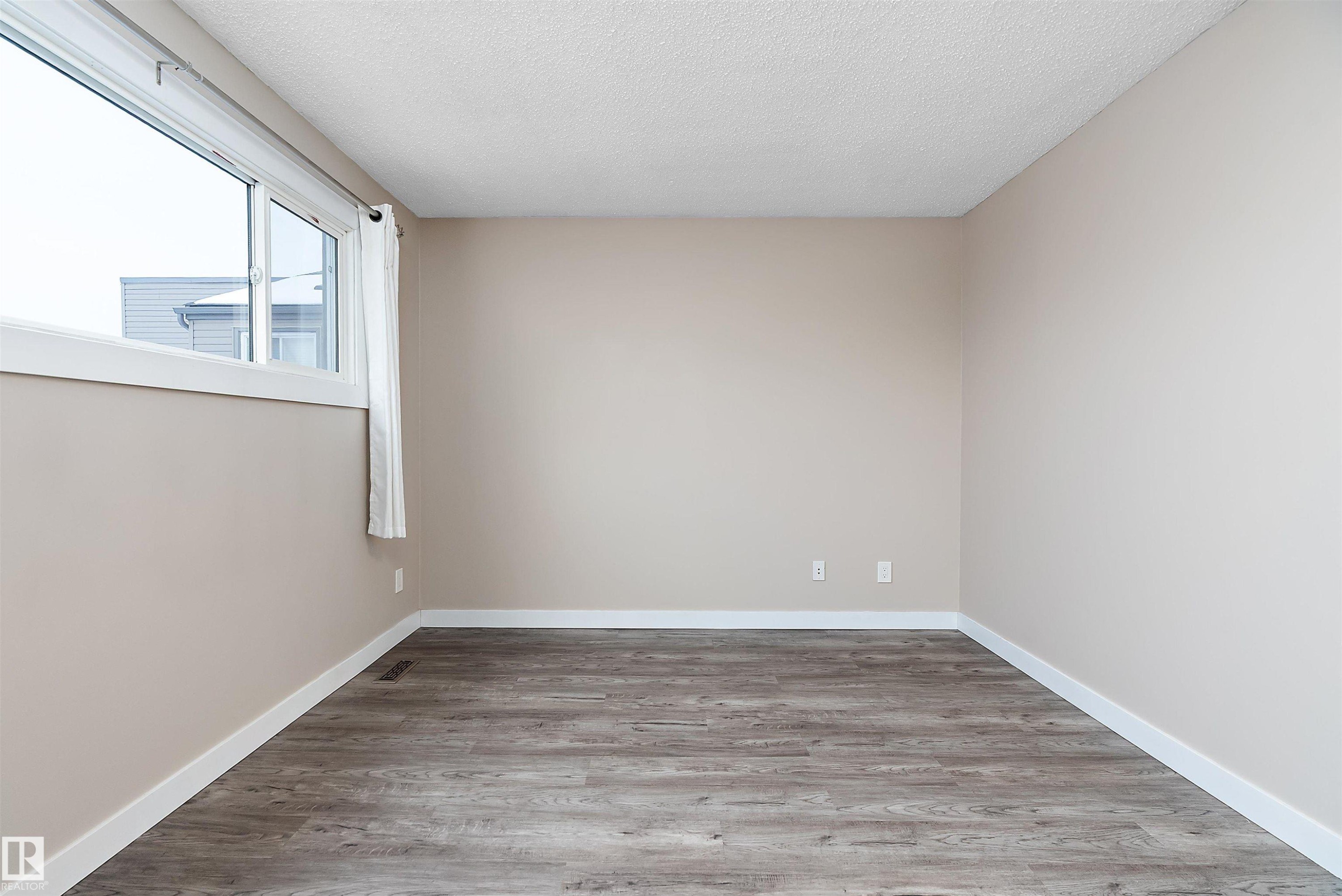 1782 Lakewood Road S, Edmonton, AB - Indoor Photo Showing Other Room