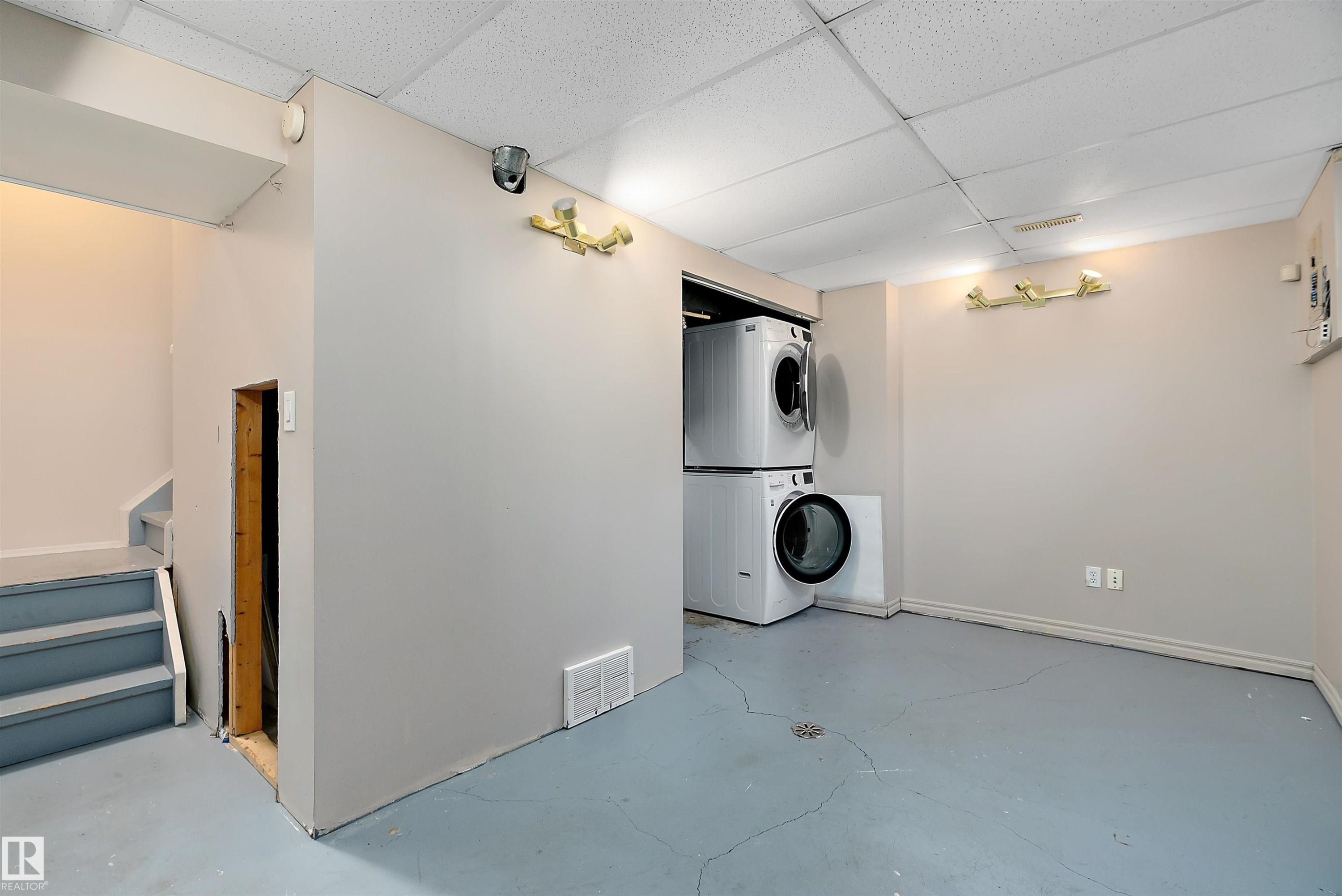 1782 Lakewood Road S, Edmonton, AB - Indoor