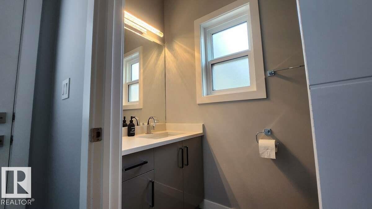 13026 120 Street, Edmonton, AB - Indoor Photo Showing Bathroom