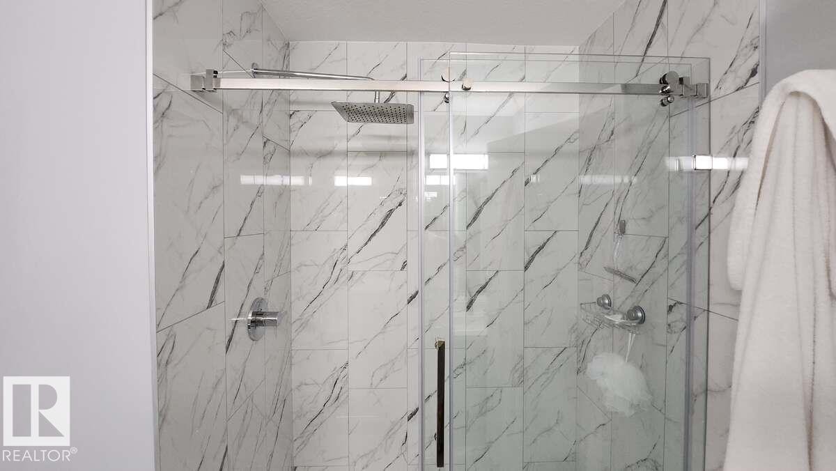 13026 120 Street, Edmonton, AB - Indoor Photo Showing Bathroom