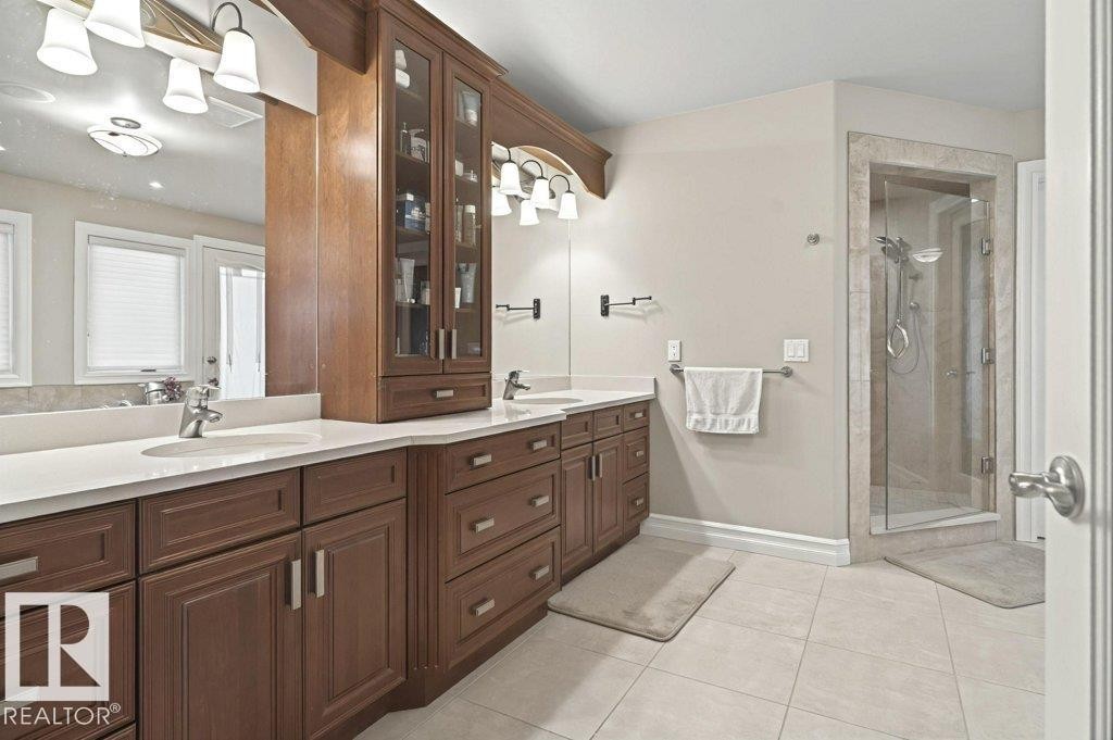 4835 Mactaggart Crest Crest, Edmonton, AB - Indoor Photo Showing Bathroom