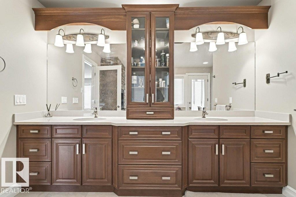 4835 Mactaggart Crest Crest, Edmonton, AB - Indoor Photo Showing Bathroom