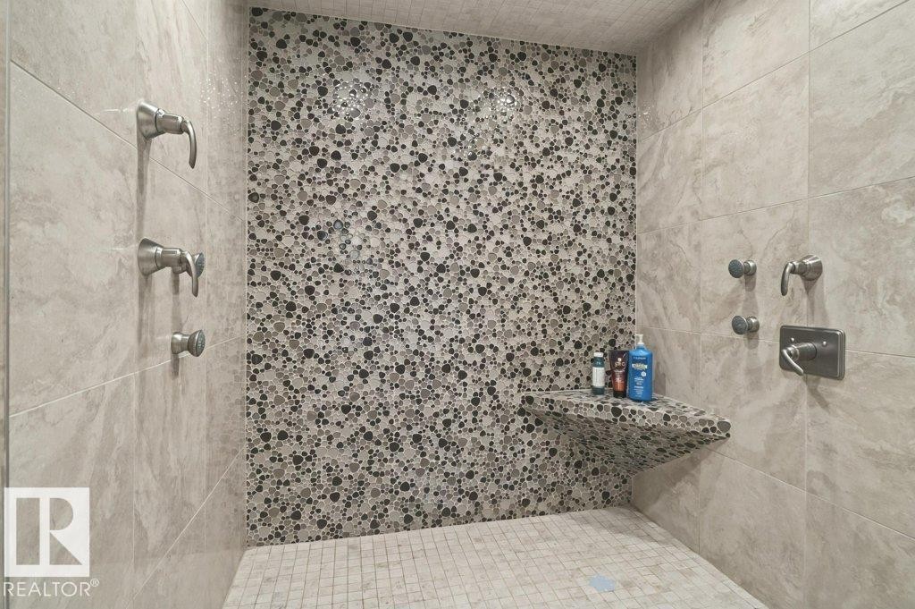 4835 Mactaggart Crest Crest, Edmonton, AB - Indoor Photo Showing Bathroom