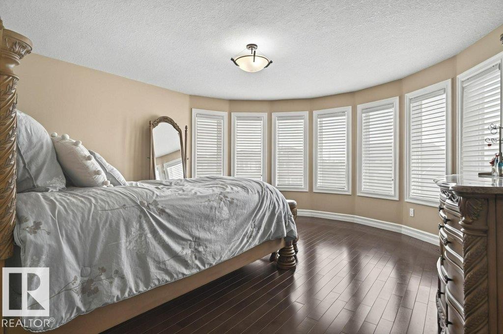 4835 Mactaggart Crest Crest, Edmonton, AB - Indoor Photo Showing Bedroom