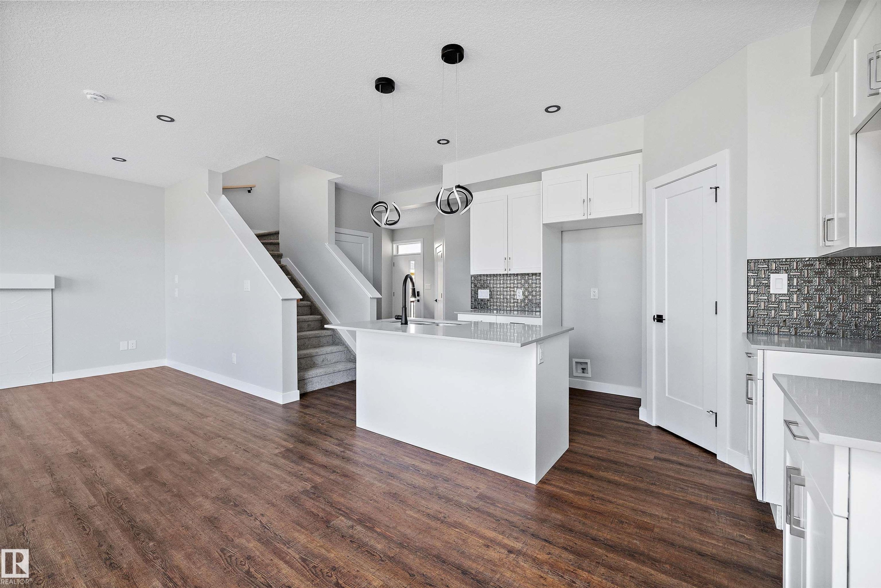 72 Maple Crescent, Gibbons, AB - Indoor Photo Showing Kitchen