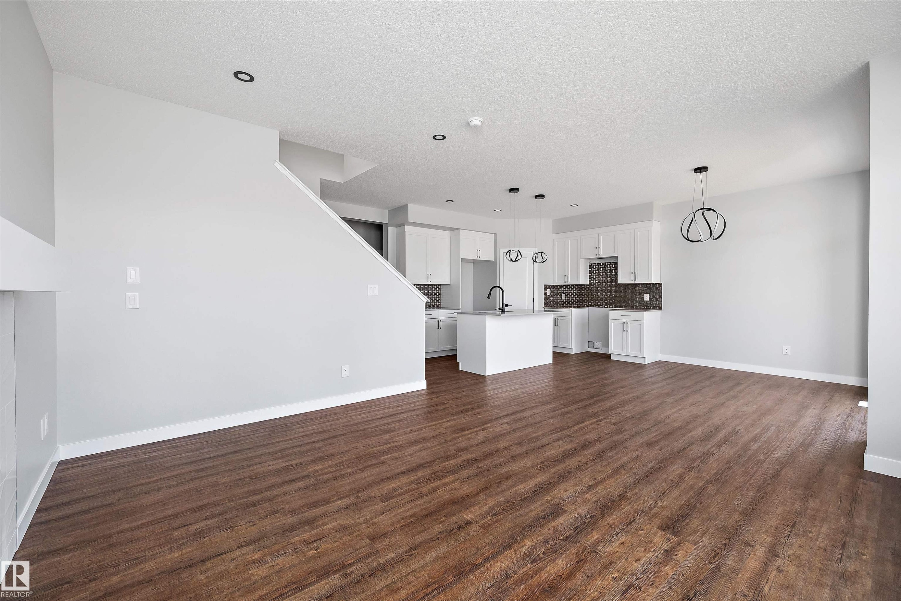 72 Maple Crescent, Gibbons, AB - Indoor Photo Showing Kitchen